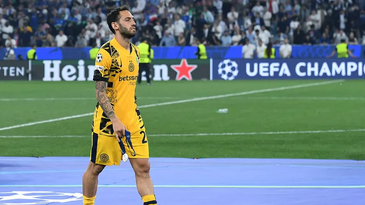 /images/f/u/b/fuball-champions-league-finale-paris-saint-germain-inter-mailand-am-31052025-in-der-fuball-arena-mnchen-in-mnchen-hakan-calhanoglu-mailand-enttuscht-nach-dem-spielende-soccer-champions-league-final-paris-saint-germain-inter-milan-on-31-05-2025-at-the-fuball-arena-mnchen-in-munich-hakan-calhanoglu-milan-disappointed-after-the-end-of-the-match-xrxjpg_1751383649915.jpg