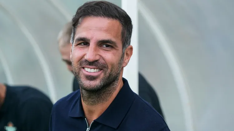 /images/f/u/b/fuball-testspiel-real-betis-sevilla-como-1907-august-6-2025-cadiz-cadiz-spain-cesc-fabregas-head-coach-of-como-1907-looks-on-during-a-pre-season-friendly-football-match-played-between-real-betis-and-como-1907-at-ciudad-de-la-linea-stadium-on-august-6-2025-in-cadiz-spain-cadiz-spain-zumaa181-20250806zaaa181017-copyright-xjoaquinxcorcheroxjpg_1754839033345.jpg