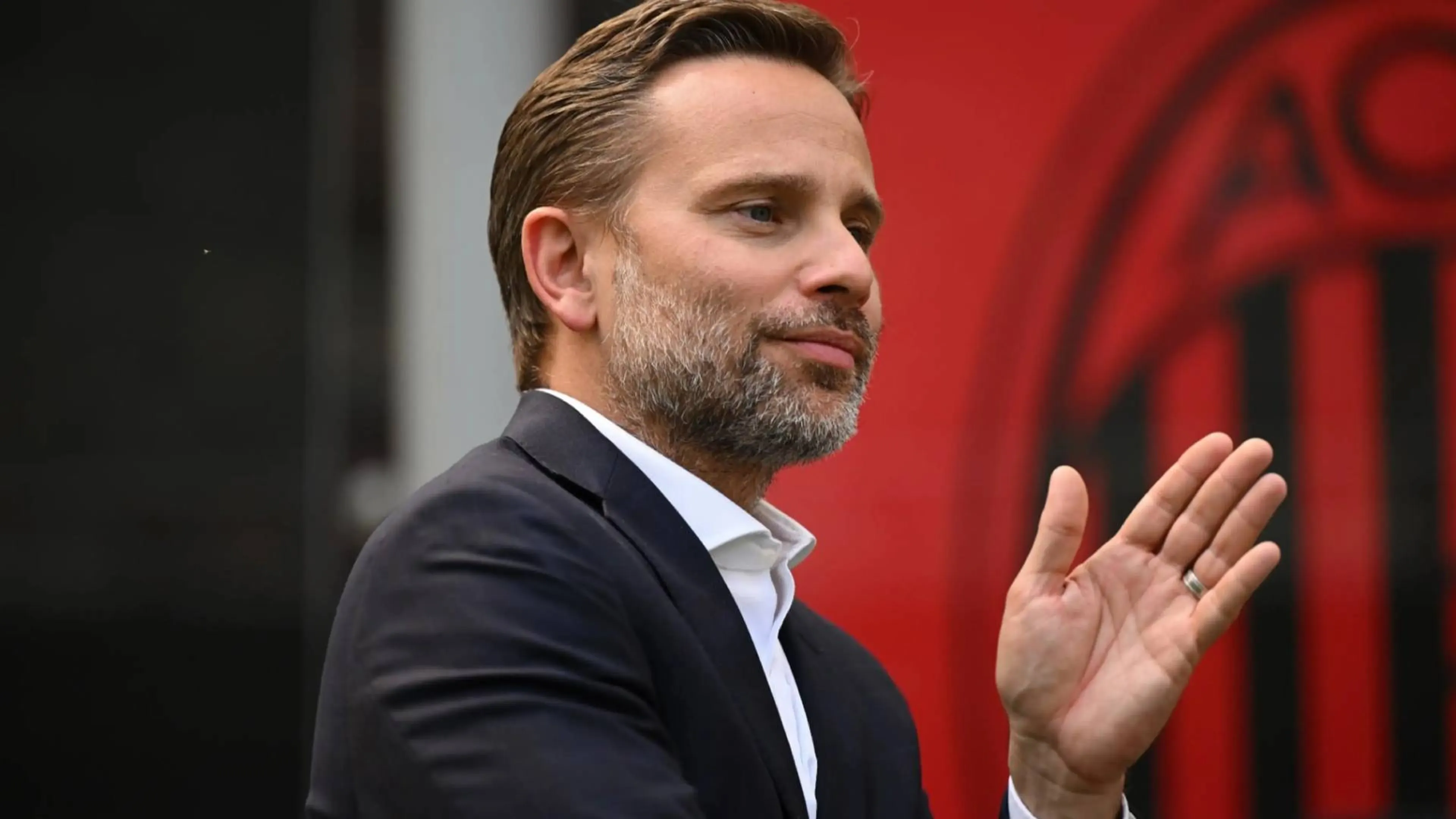 Copertina di Milan, perquisizione della Guardia di Finanza. Indagato l'ad Furlani