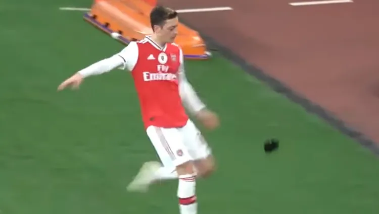 /images/f/u/r/furia-ozil.jpg