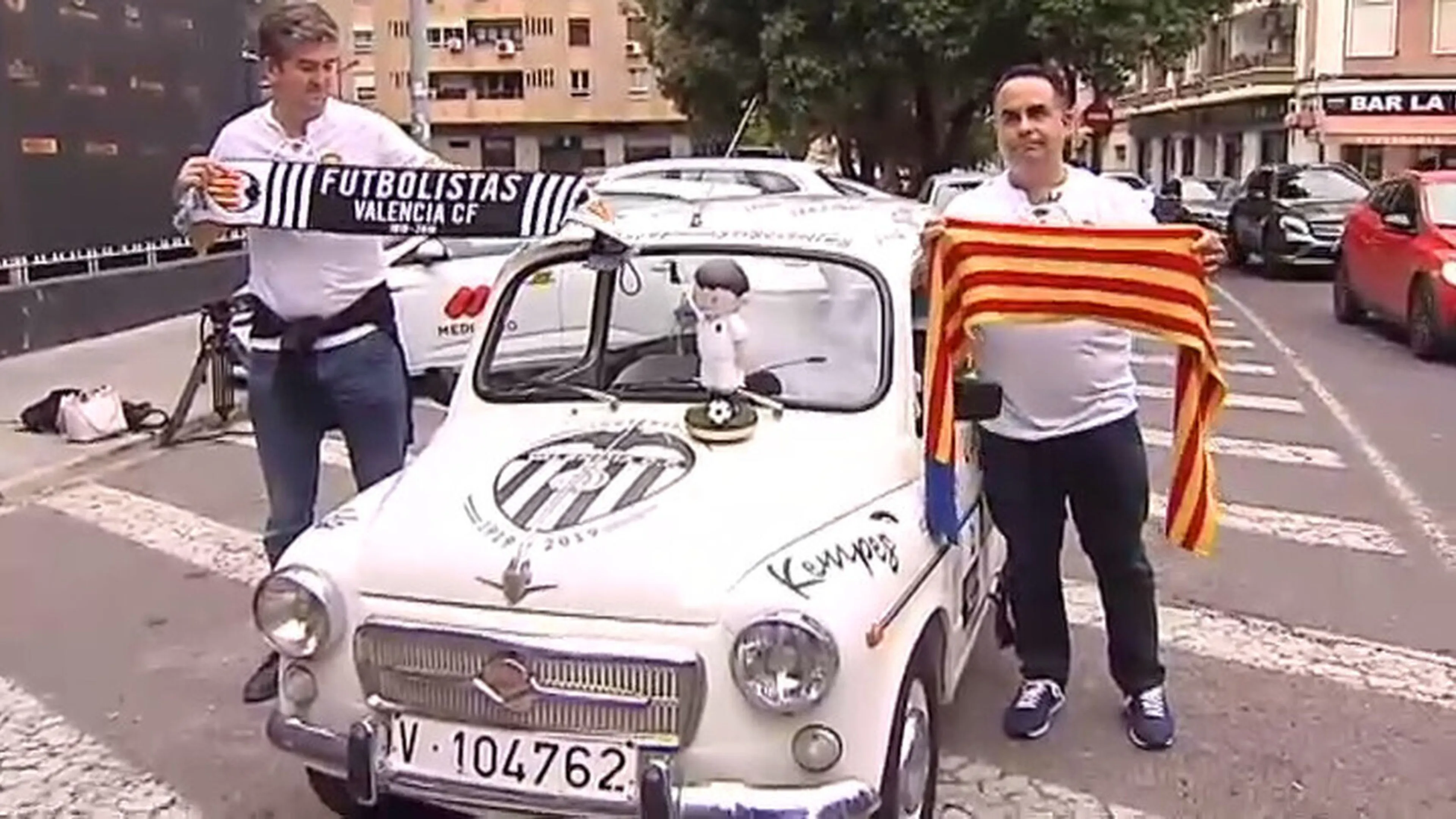 Copertina di Copa del Rey: da Valencia a Siviglia in 600, l’impresa di due tifosi