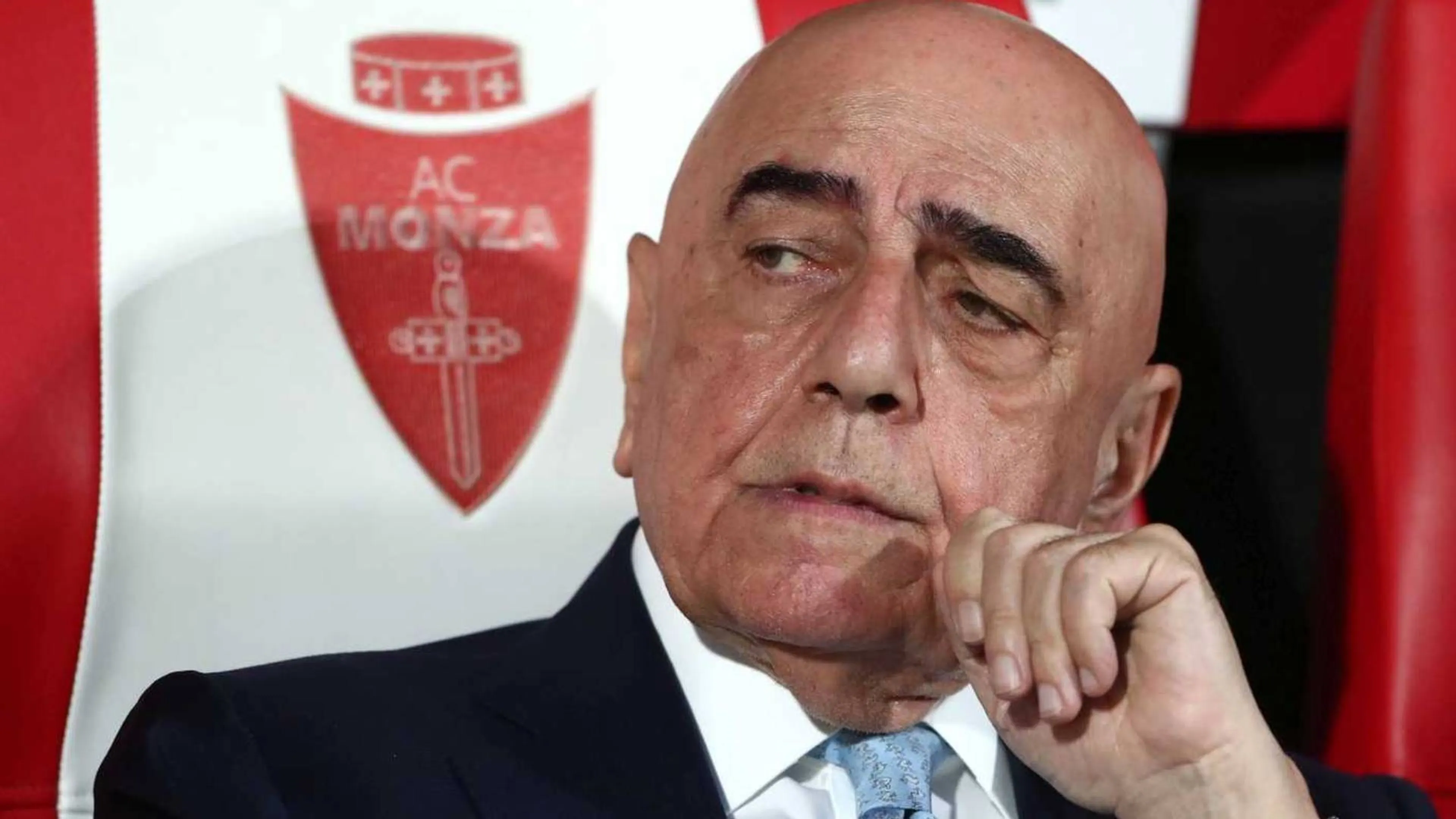 Copertina di Maldini-Inter? Galliani: "Mai parlato con Marotta. Sono milanista, lasciatemi stare"