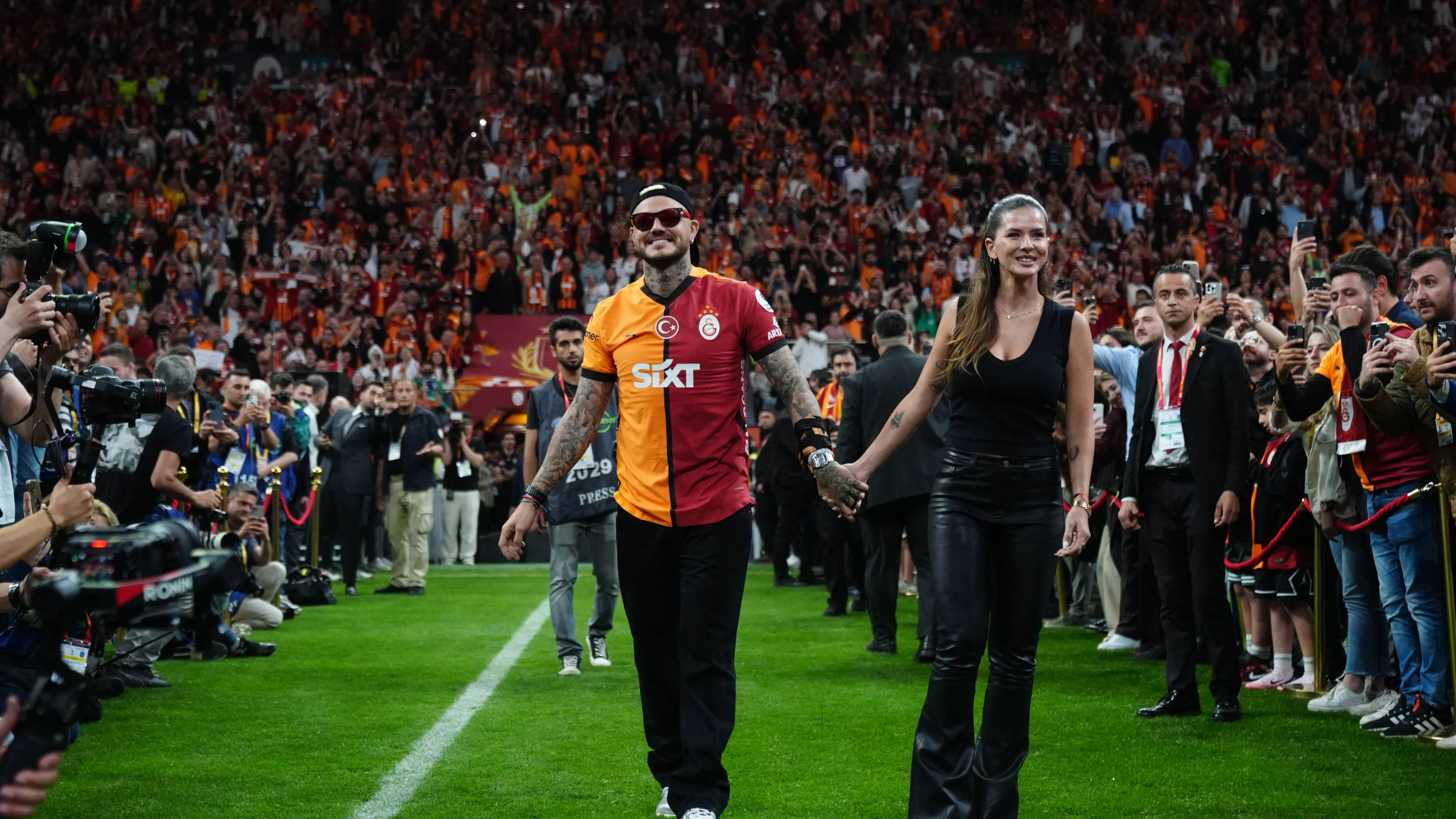 Vi immaginate i senzatetto con gli abiti e oggetti di Wanda Nara? L'ultima vendetta di Icardi 