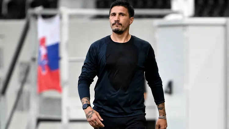 /images/g/a/l/galatasaray-v-cagliari-friendly-match-linz-austria-july-23-cagliari-head-coach-fabio-pisacane-watches-the-match-during-a-pre-season-friendly-against-galatasaray-at-raiffeisen-arena-in-linz-austria-on-july-23-2025-as-part-of-the-summer-series-upper-austria-tournament-ahmet-okatali-anadolu-linz-austria-editorial-use-only-please-get-in-touch-for-any-other-usage-copyright-x2025xanadoluxahmetxokatalixjpg_1756496338603.jpg