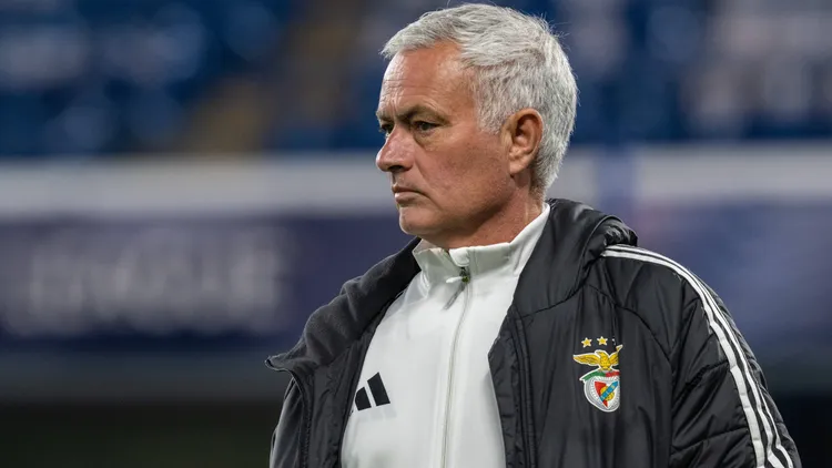 /images/g/b/-/gb-london-29-september-2025-jose-mourinho-head-coach-manager-of-sl-benfica-during-sl-benfica-training-session-and-press-conference-pk-pressekonferenz-before-match-against-chelsea-fc-for-uefa-champions-league-2025-26-league-phase-md2-at-stamford-bridge-stadium-in-london-england-photo-sebastian-frej-sl-benfica-training-session-and-press-conference-uefa-champions-league-2025-26-league-phase-md2-copyright-xsebastianxfrejxjpg_1759178069069.jpg