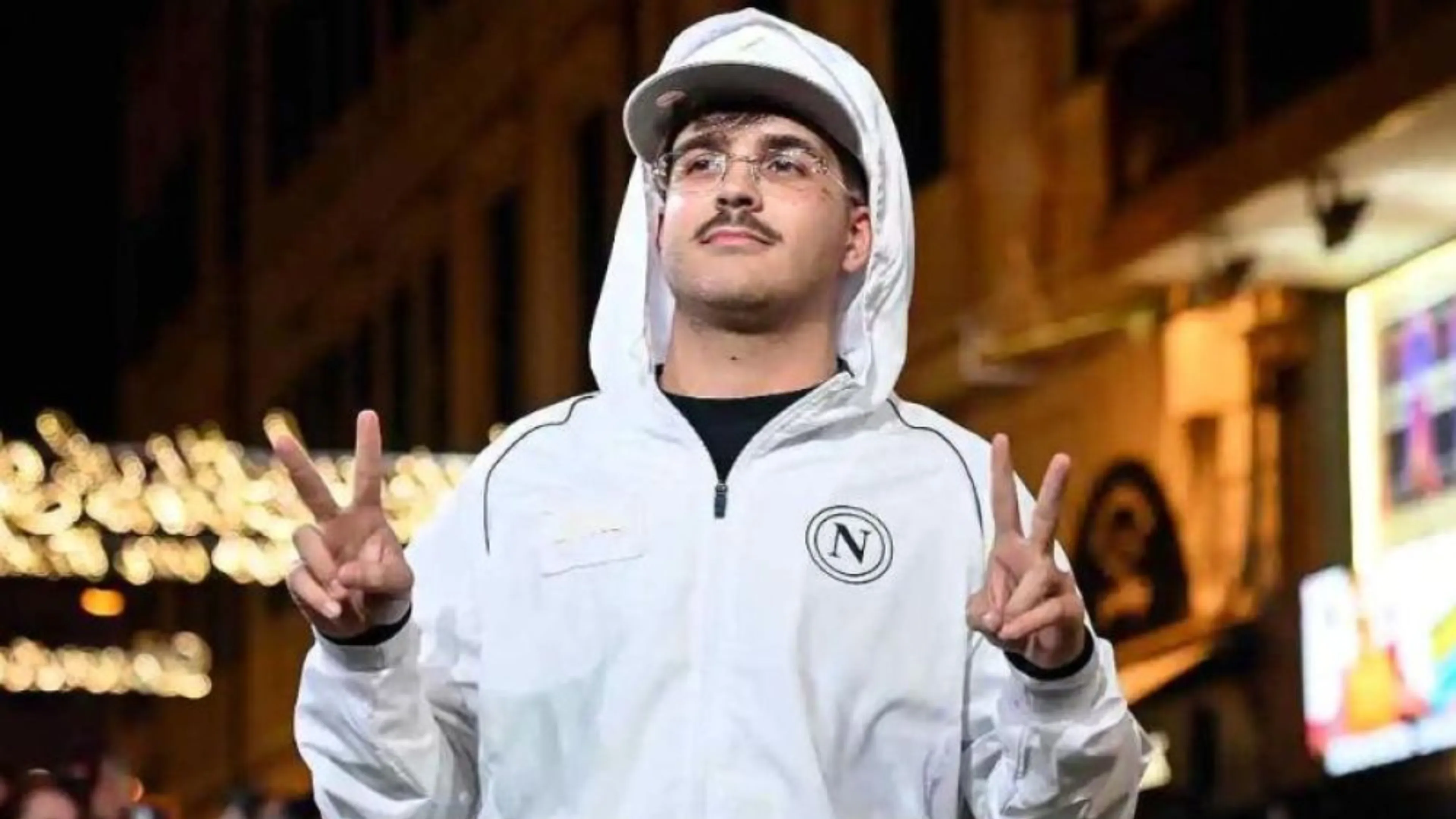 Copertina di Insigne pazzo di Geolier a Sanremo: storia nostalgica per i tifosi del Napoli