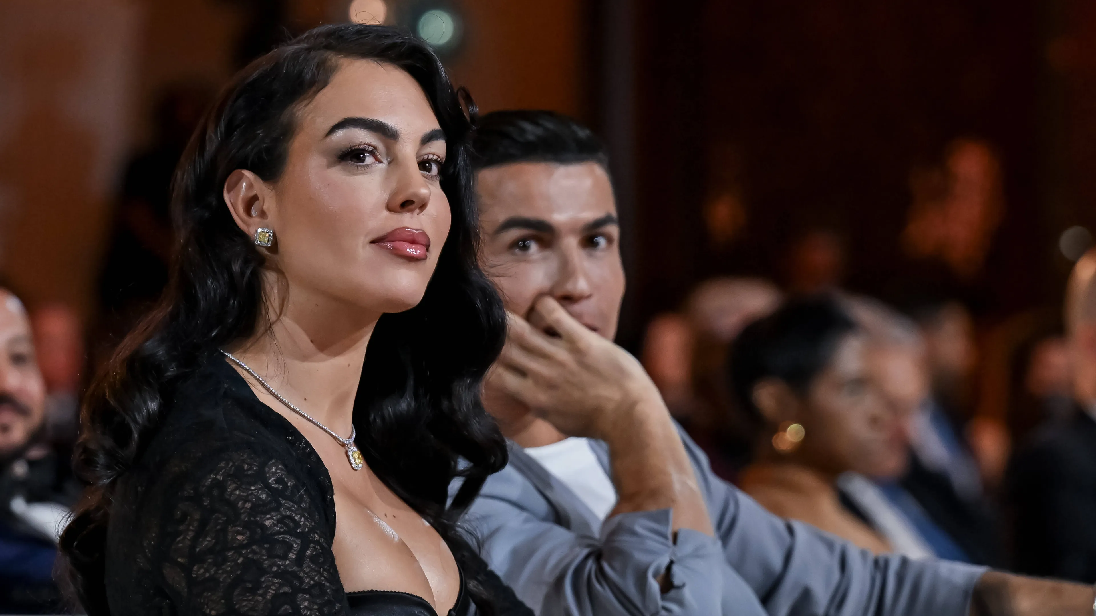 Cristiano Ronaldo si "accasa" con Georgina, ma l'anello fa discutere (FOTO)