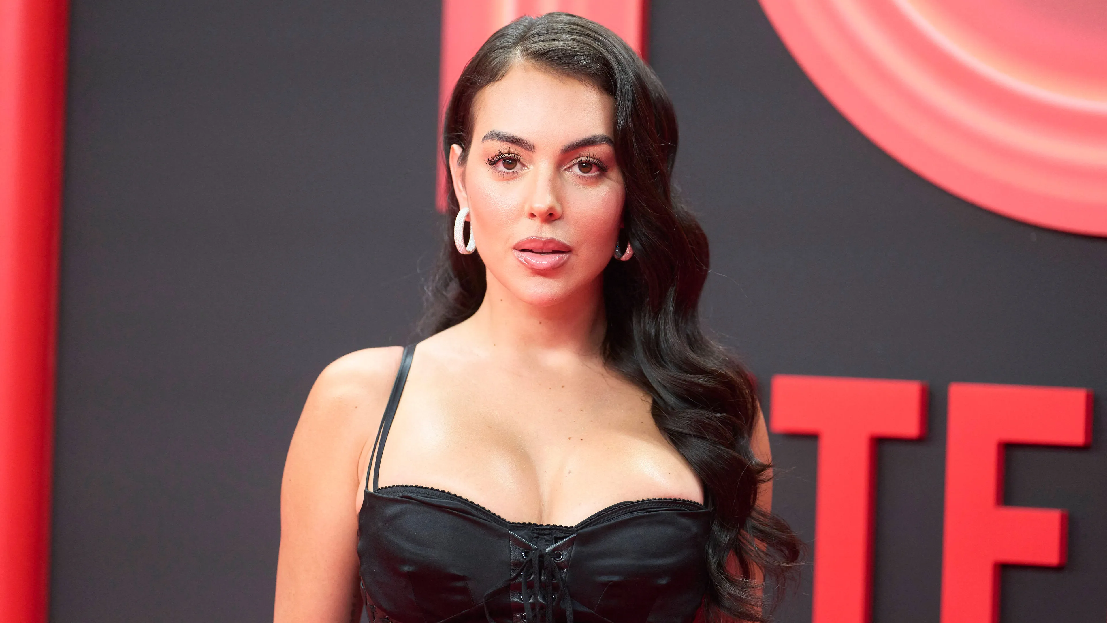 Georgina "material girl": lascia Netflix per diventare ancora... più ricca