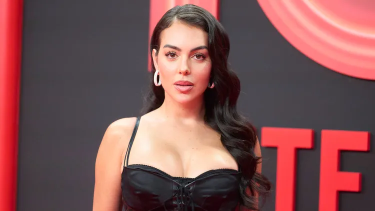 /images/g/e/o/georgina-rodriguez-investe-nel-mattonejpg_1751313023230.jpg