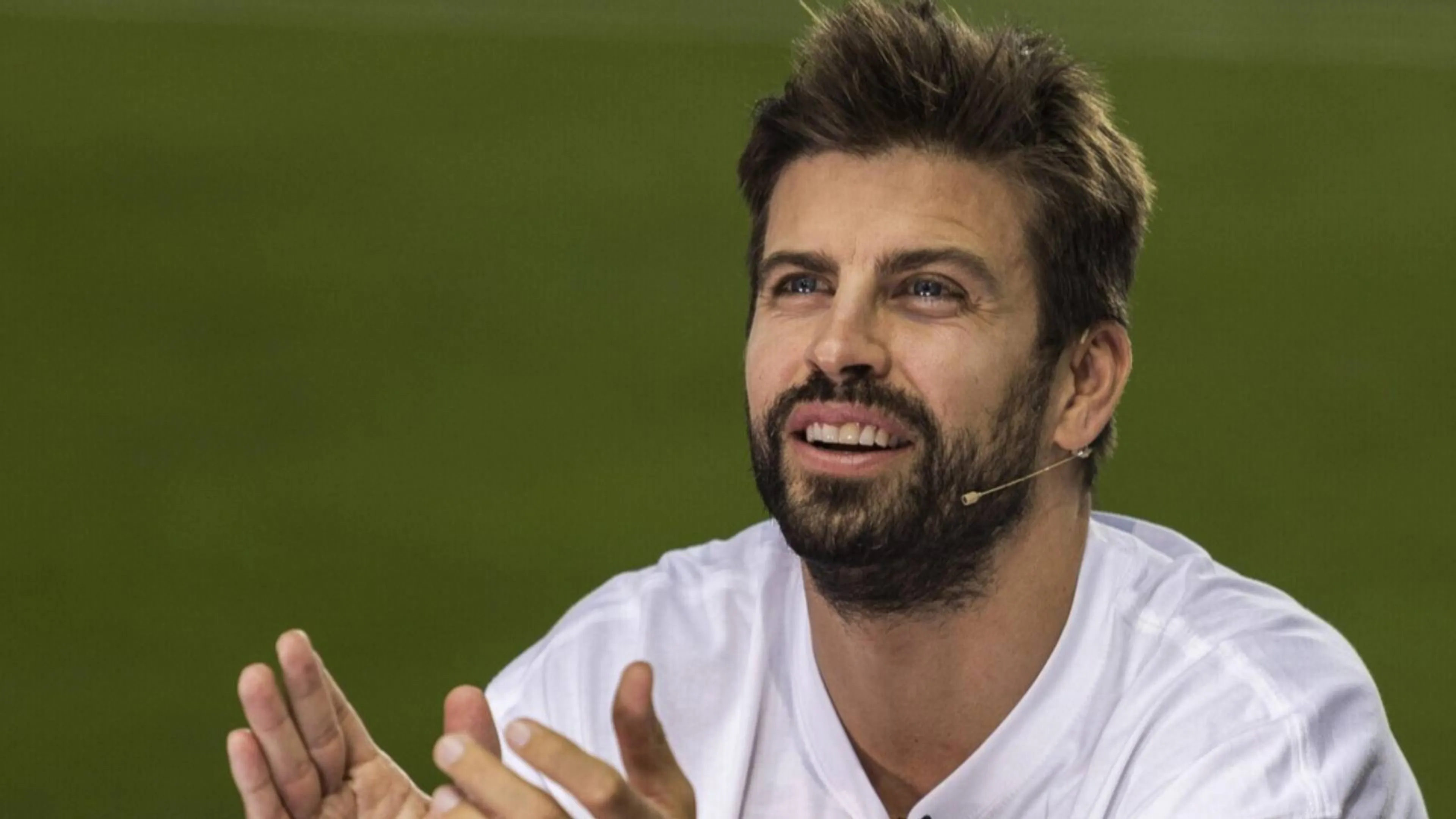 Copertina di Piqué incensa il calcio italiano: "Ha affrontato una crisi ma ora è tornato"