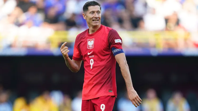 /images/g/e/r/ger-france-v-poland-uefa-euro-em-europameisterschaftfussball-2024-robert-lewandowski-of-poland-during-the-uefa-euro-2024-match-between-france-and-poland-group-d-date-3-played-at-bvb-stadium-on-june-25-2024-in-dortmund-germany-kpng-copyright-xsergioxruizx-xpressinphotox-ps240625frapol044jpg_1749626963927.jpg