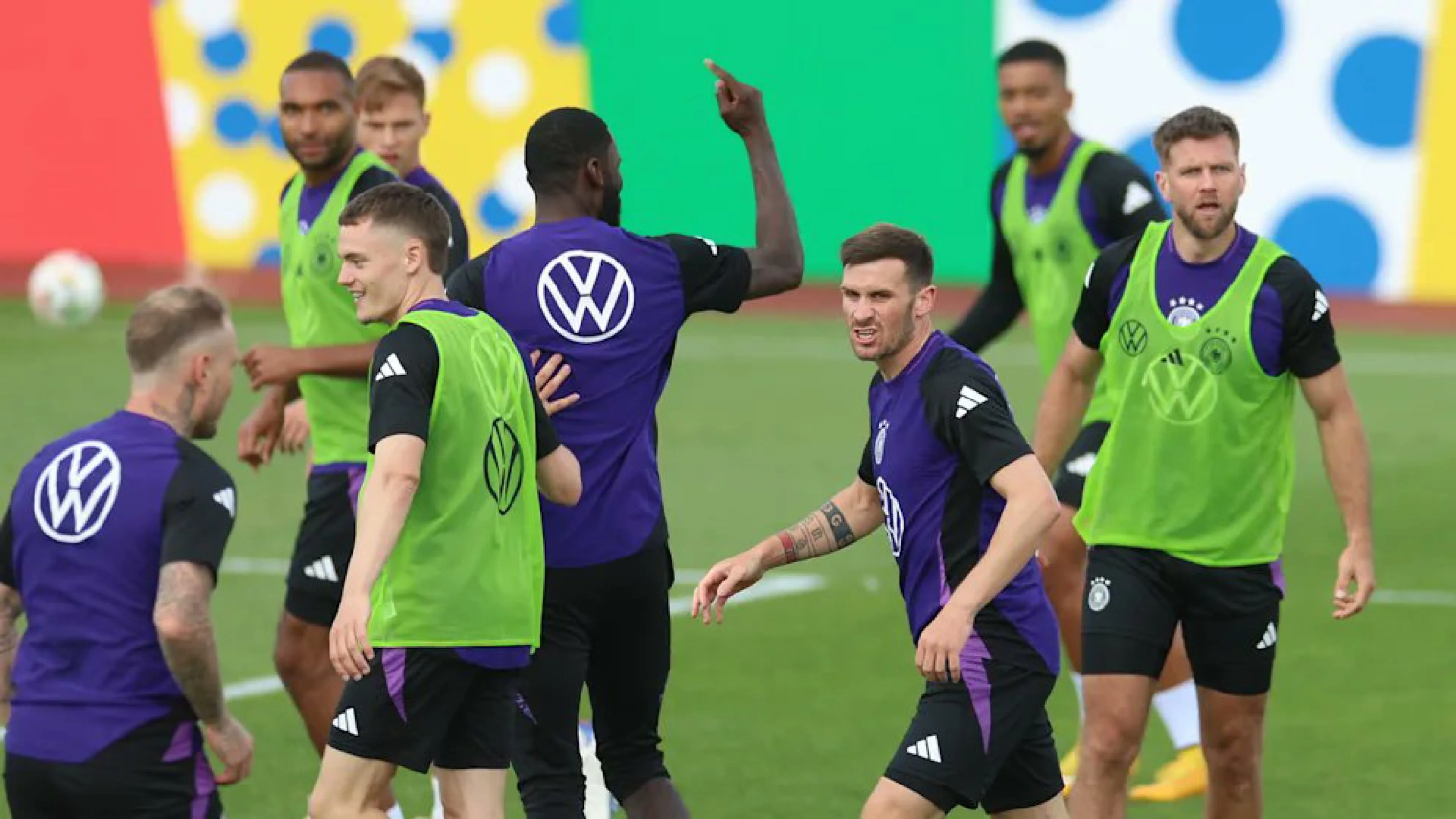 Copertina di Euro 2024, nervi tesi in casa Germania: tensione tra due giocatori e rissa sfiorata
