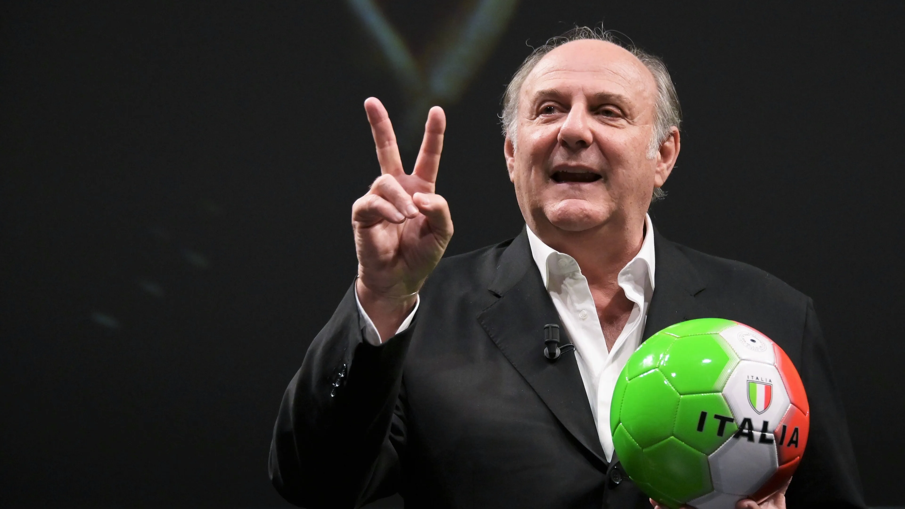 Gerry Scotti nel mirino dei tifosi: "Ma come fa un milanista a dire una cosa del genere?!" (VIDEO)