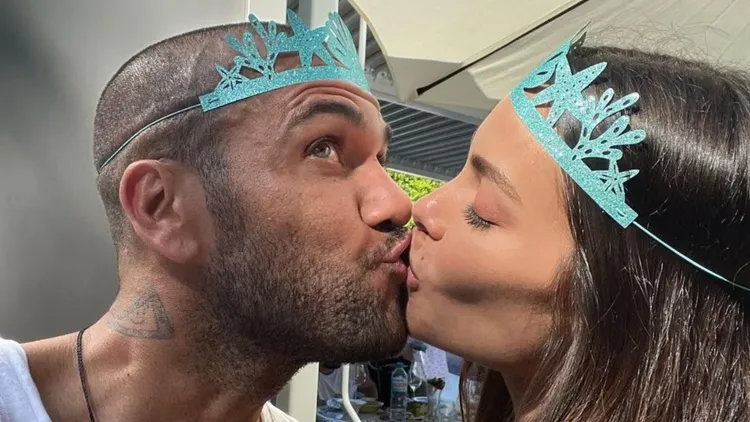 /images/g/e/s/gesto-damore-joana-sanz-a-dani-alves.jpg