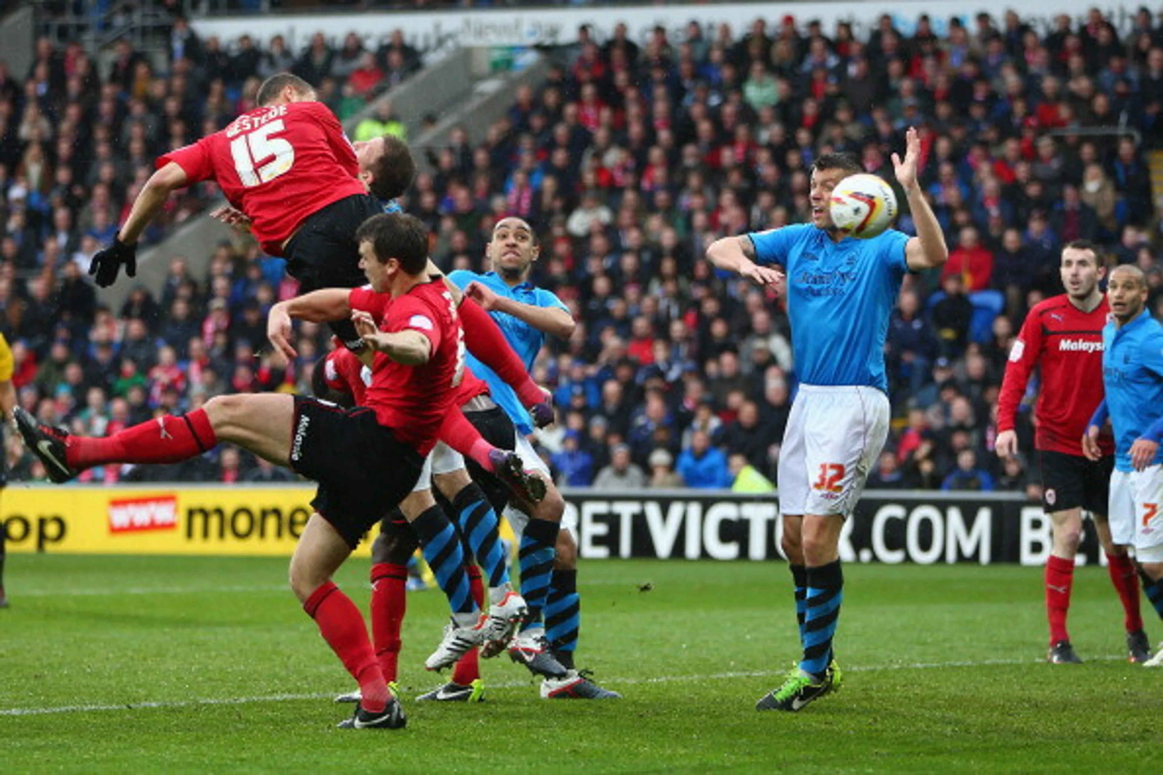 Copertina di Fa 268 km per seguire la sua squadra in trasferta…peccato giocasse in casa!