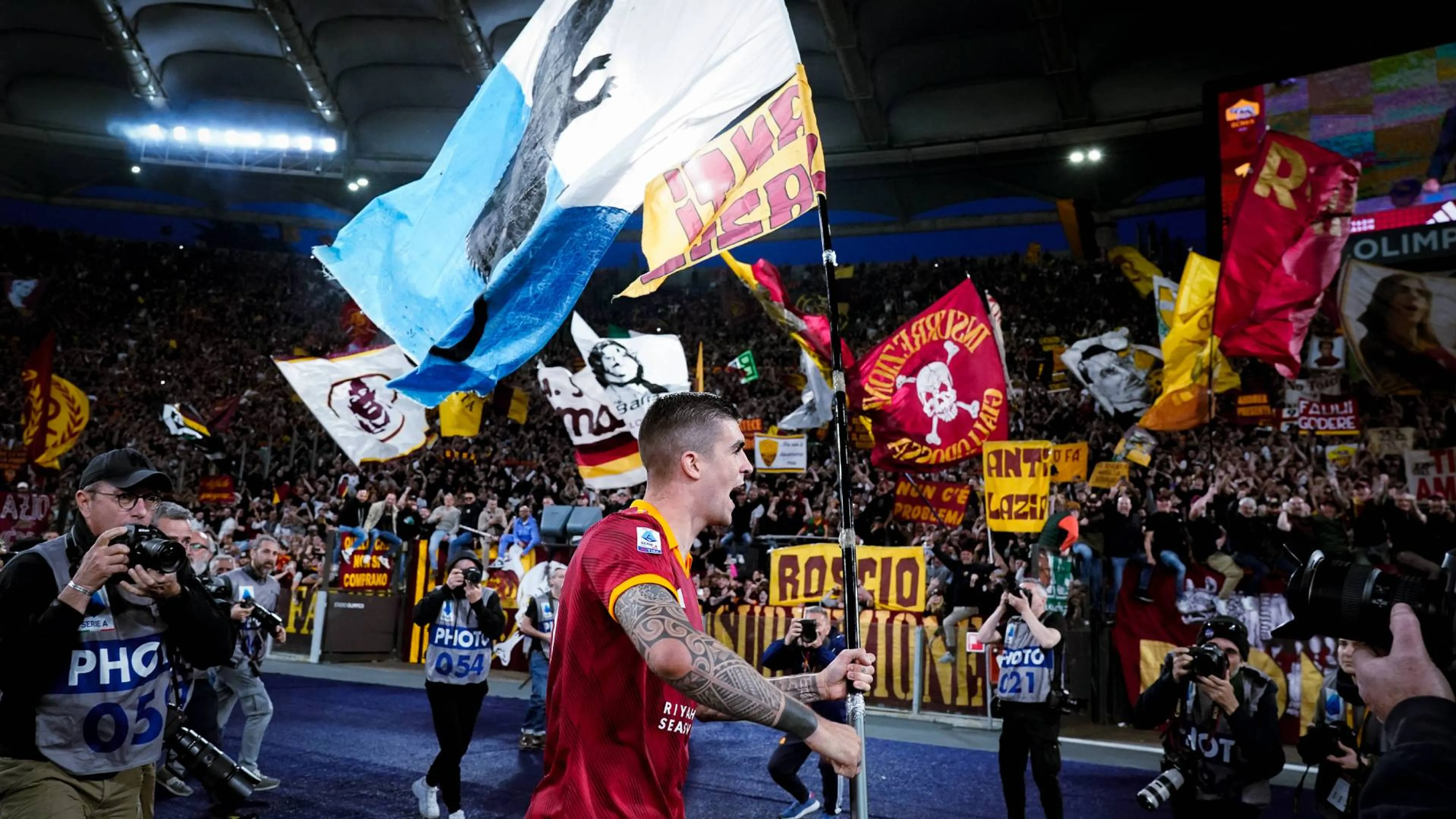 Copertina di Roma, Mancini multato per l'esultanza post derby. La decisione del giudice sportivo