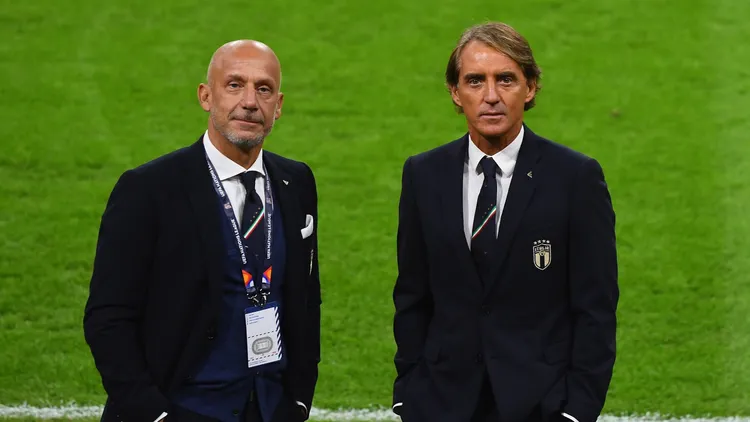 /images/g/i/a/gianluca-vialli-e-roberto-mancini-in-nazionale.jpg
