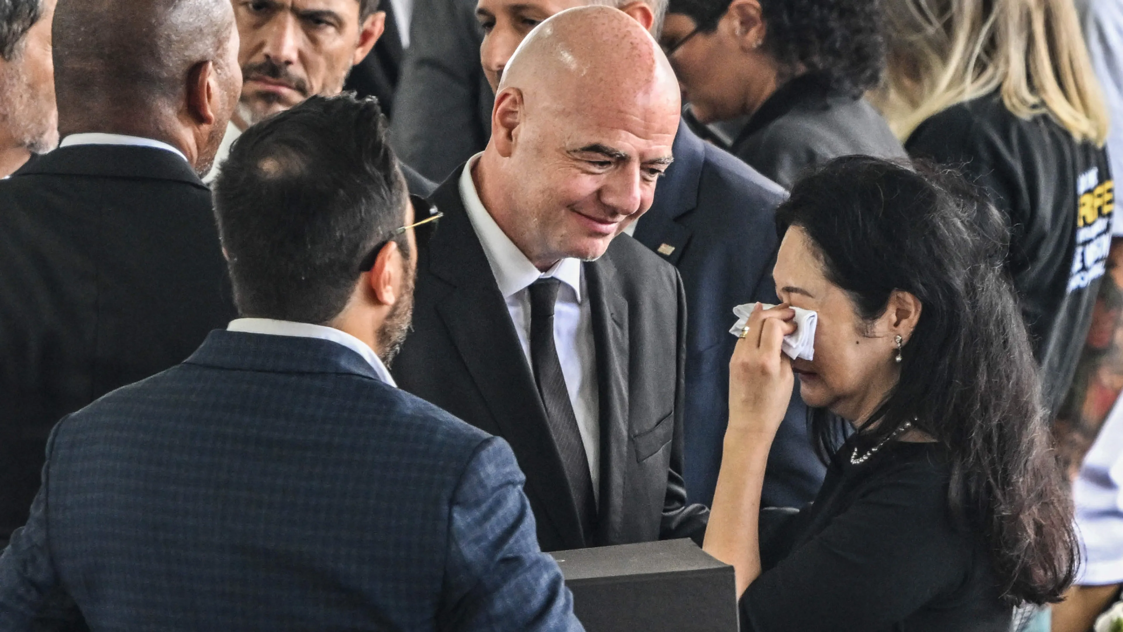 Copertina di Pioggia di critiche per Infantino alla veglia funebre per Pelè: ecco cos’ha fatto