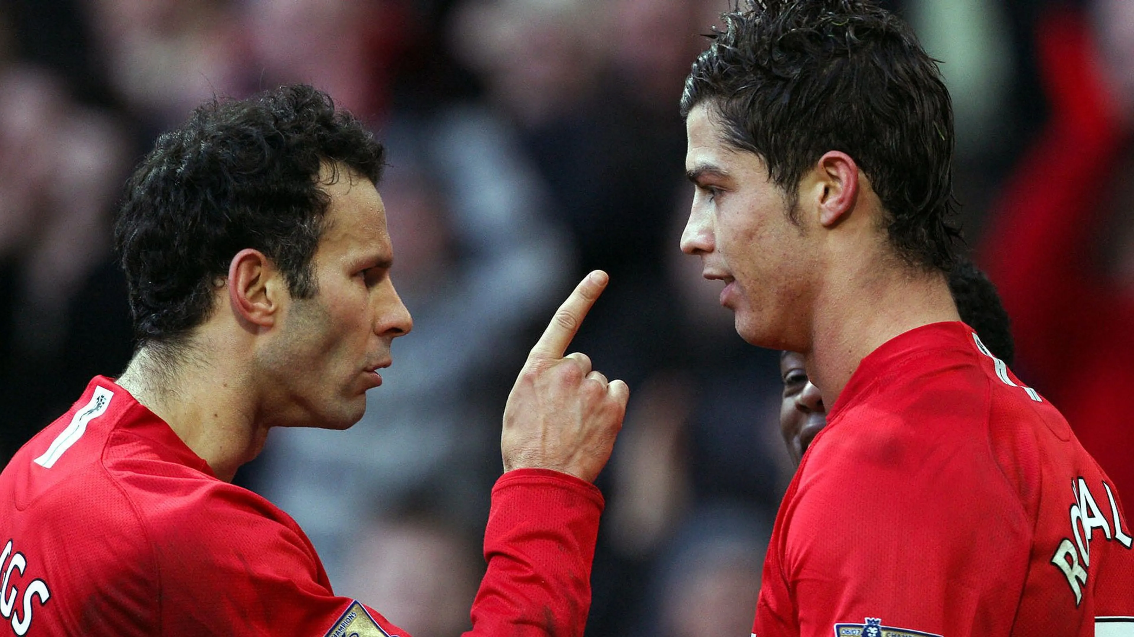 Copertina di 17 anni dopo svelata la verità sul leggendario litigio tra Giggs e CR7 per una Coca Cola