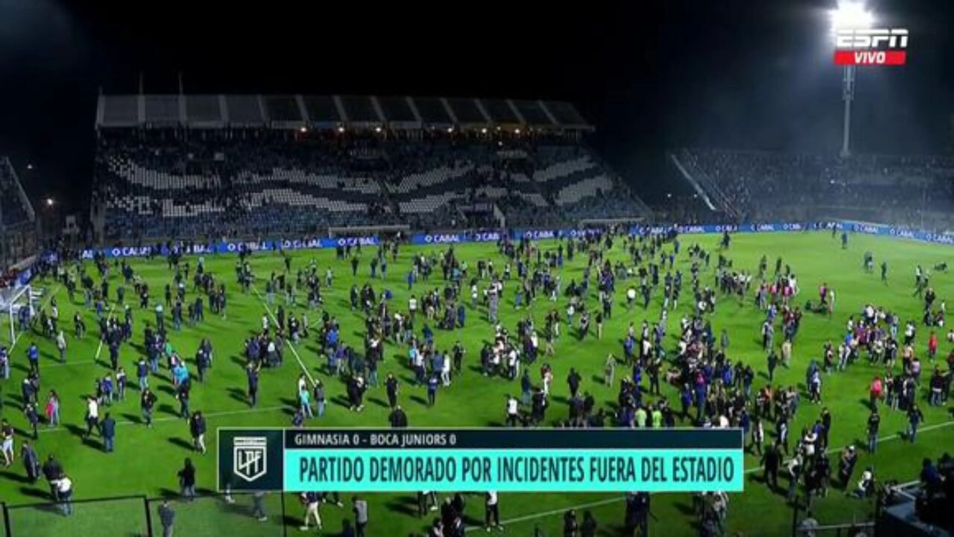 Copertina di Gravi incidenti durante Gimnasia-Boca Juniors: un tifoso morto (VIDEO)
