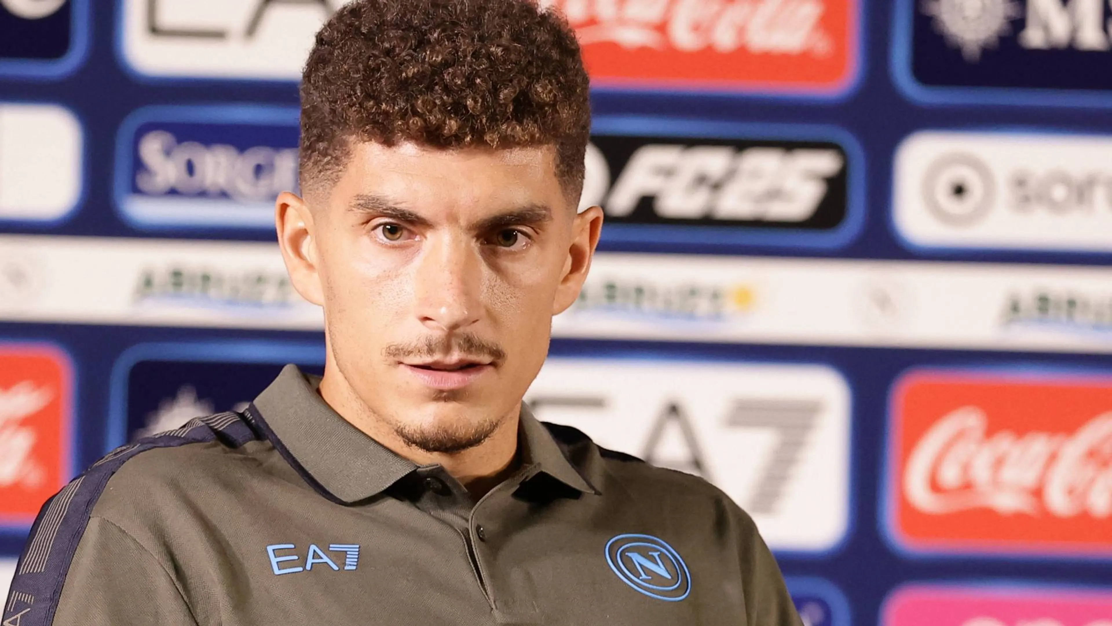 Copertina di Napoli, Di Lorenzo: "Volevo restare qui, non sono rimasto per Conte"