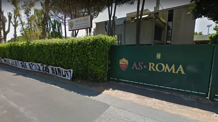 /images/g/i/o/giocatori-della-roma-insorgono.jpg