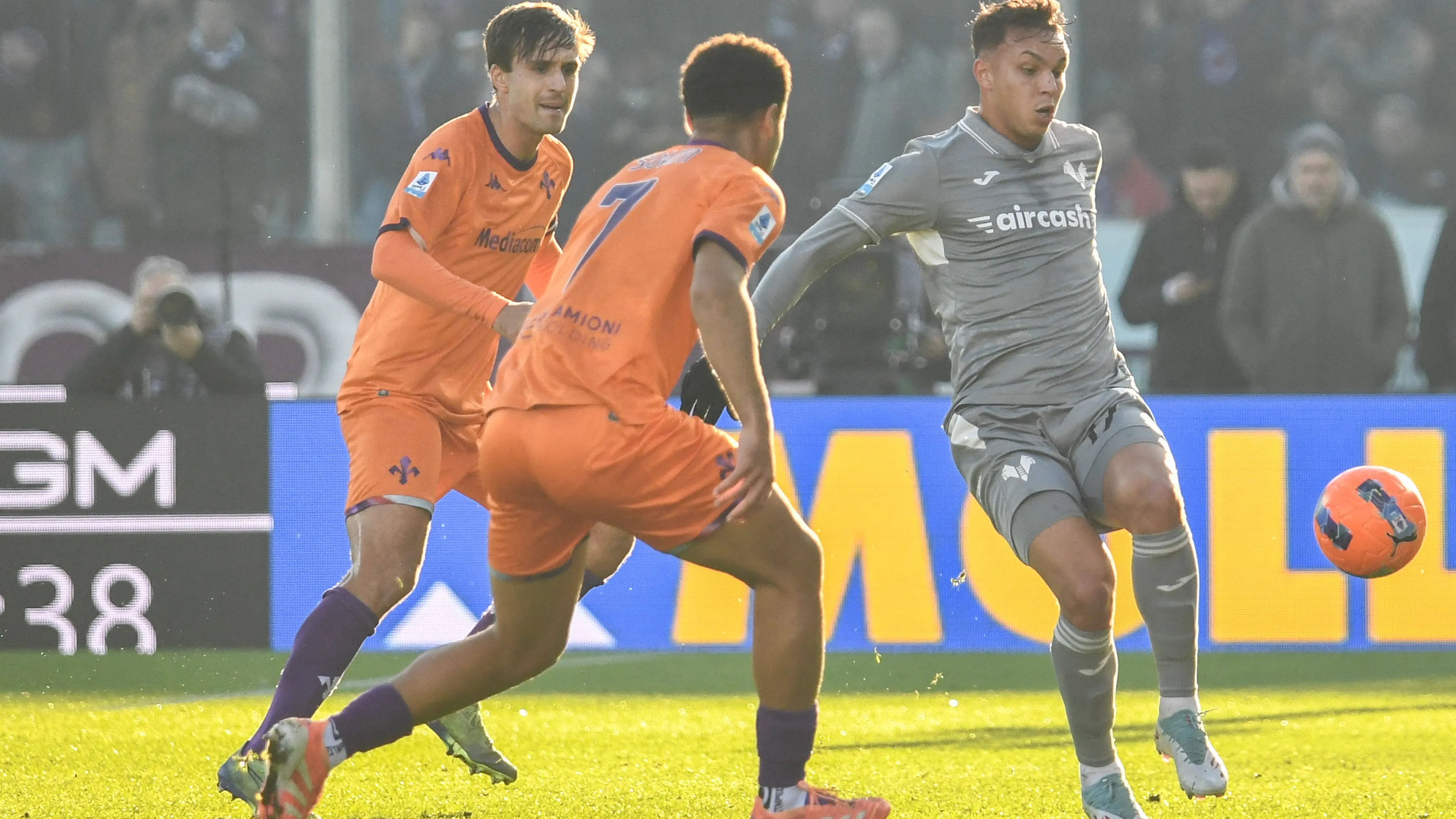 Fiorentina-Verona, brutto infortunio Giovane: le sue condizioni e i tempi di recupero