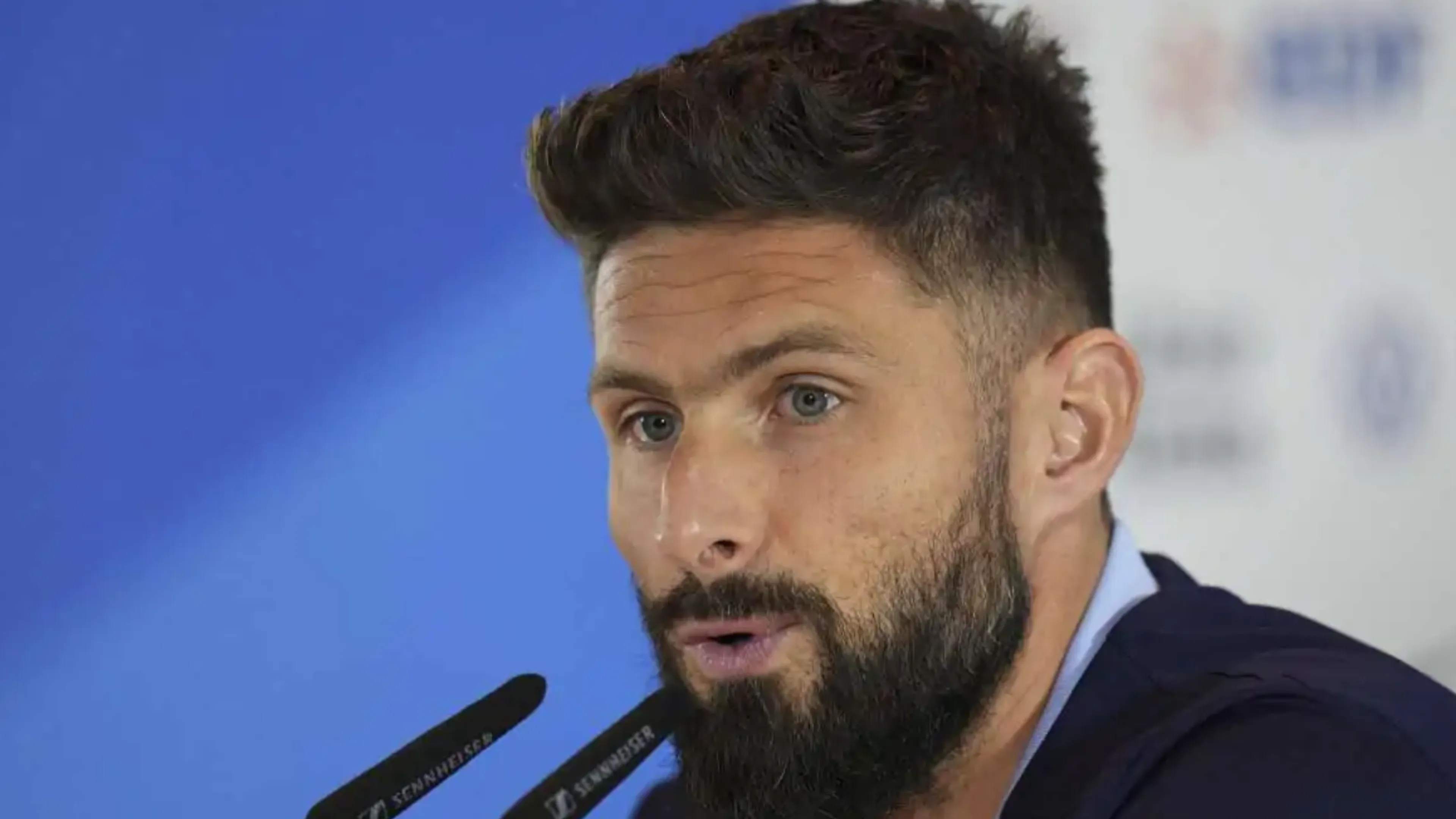 Giroud non dimentica il Milan e torna a San Siro in videochiamata