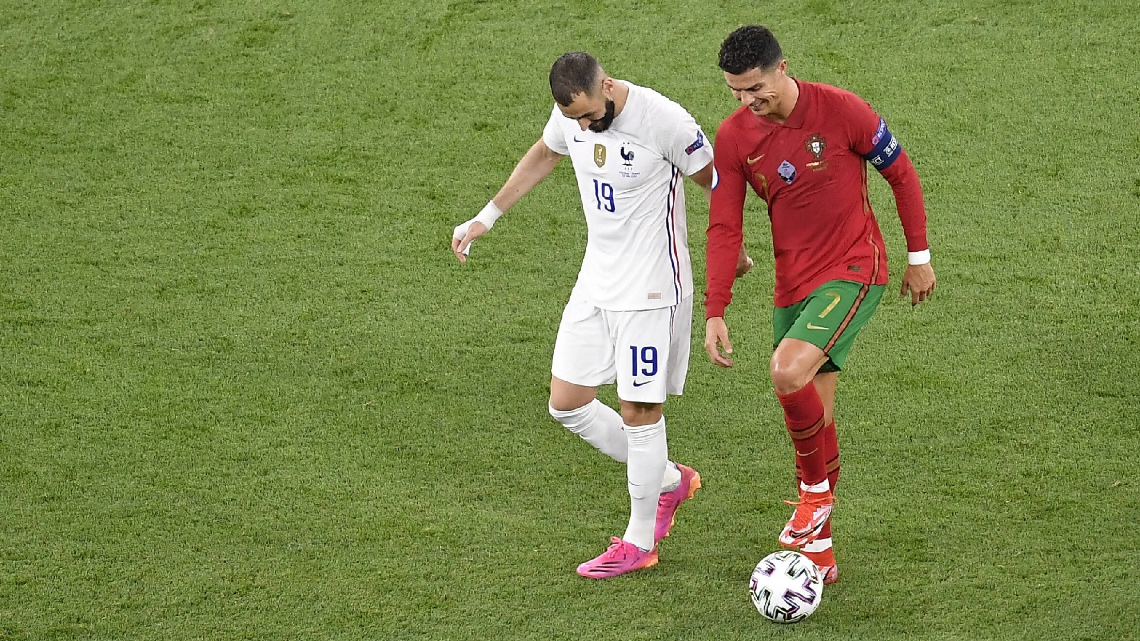 Benzema mette pepe sull'annosa questione relativa al GOAT: "CR7 si sente il migliore? Per me è un altro..."