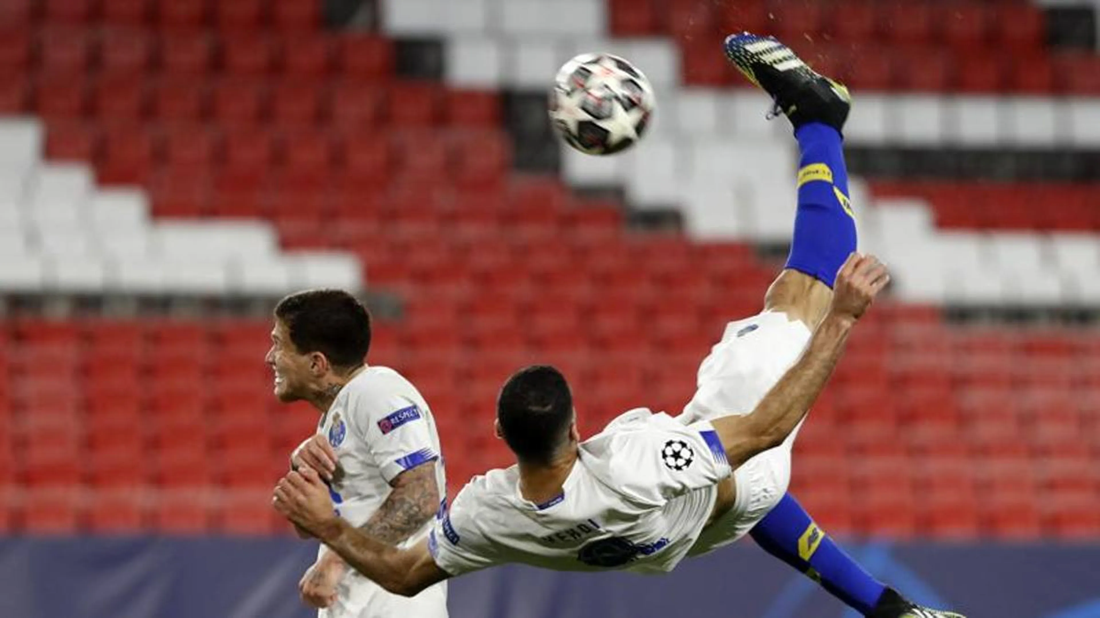 Copertina di La rovesciata di Taremi del Porto gol più bello della stagione. Al secondo posto un italiano (VIDEO)