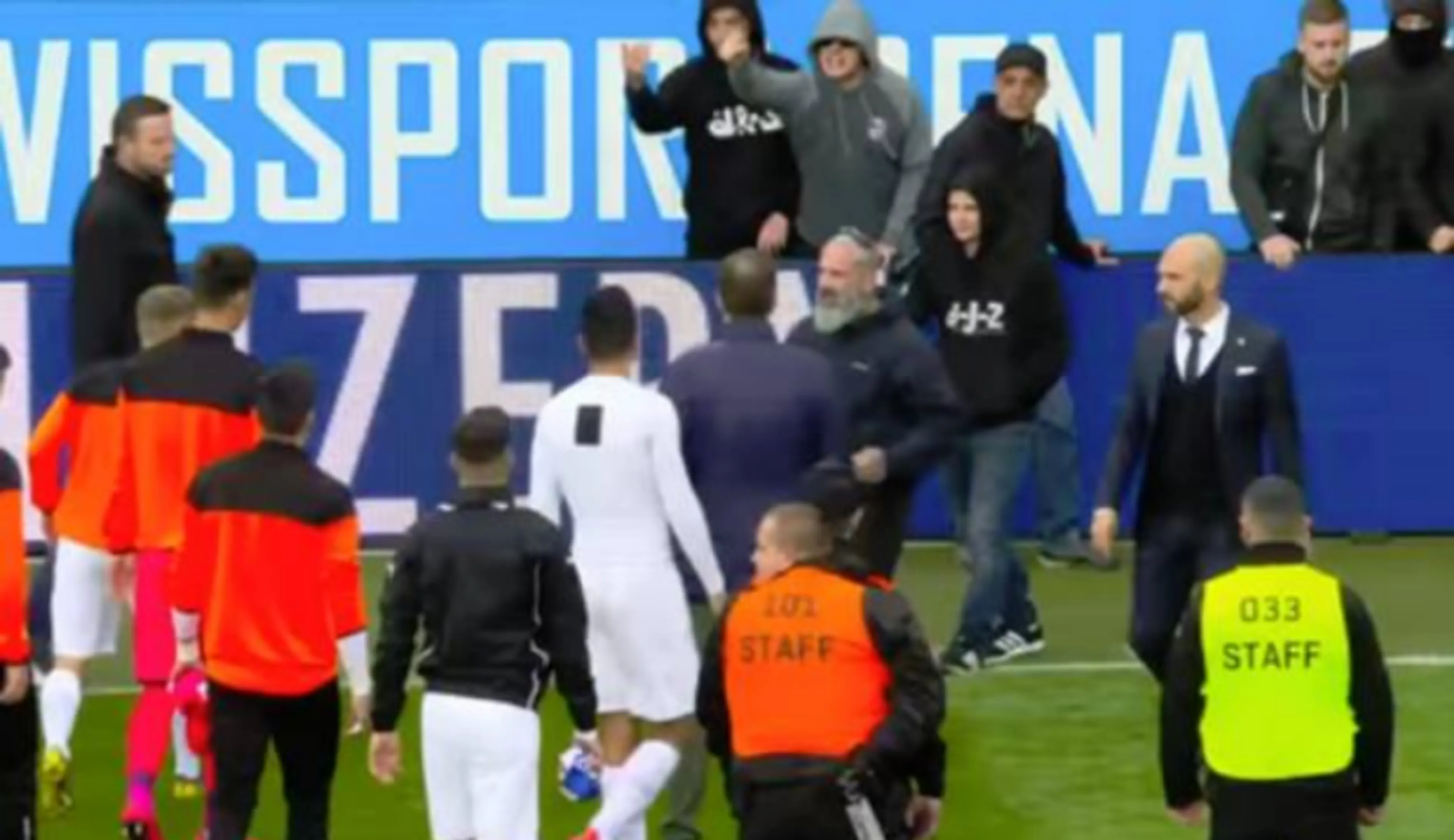 Copertina di Grasshoppers, Tifosi “Dateci le maglie e strisciate negli spogliatoi”