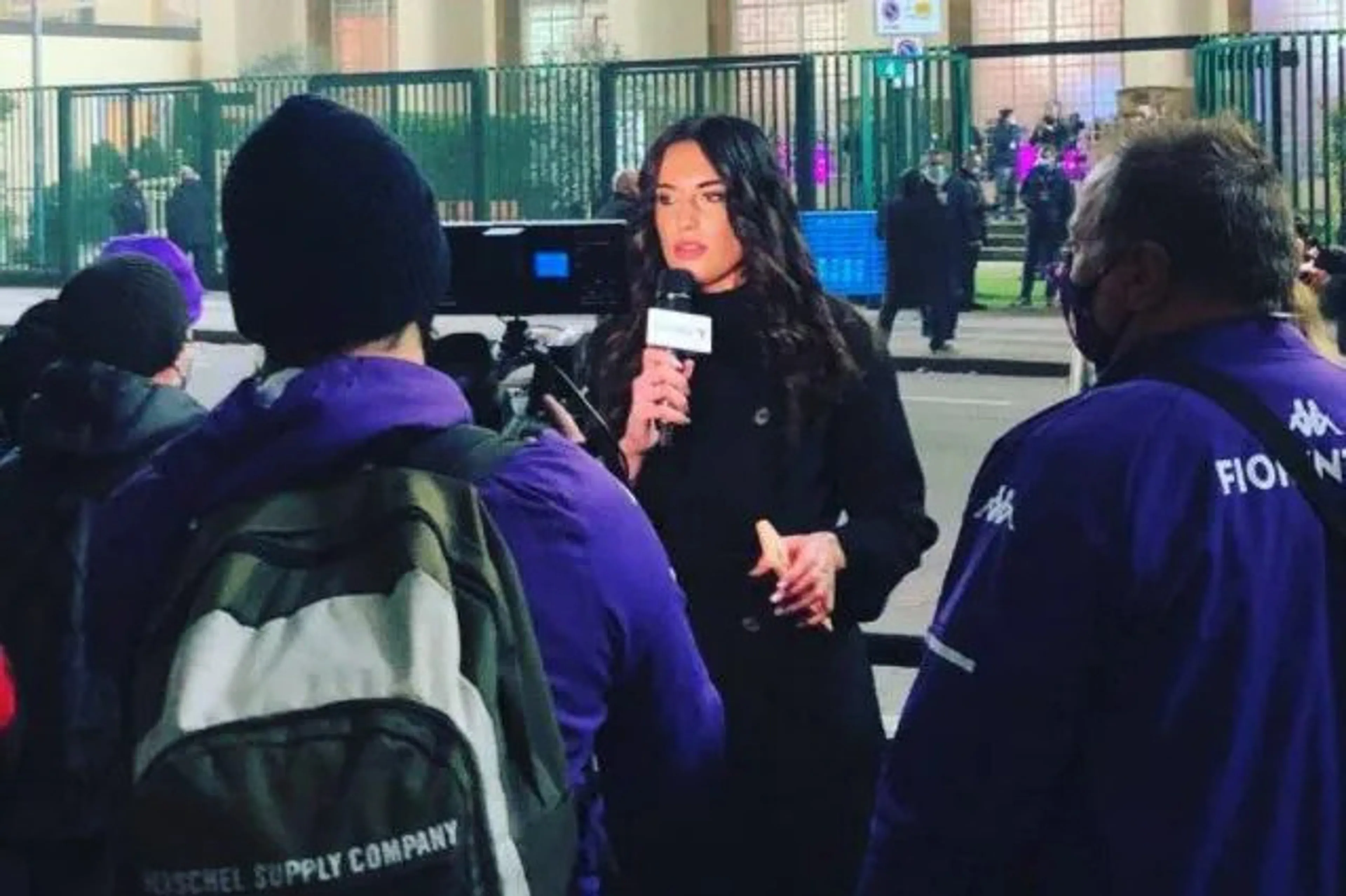 Copertina di Greta Beccaglia rivela: “Quel tizio non è stato l’unico a molestarmi, la situazione è degenerata dopo”. Intanto il tifoso esce allo scoperto: “Ti prego non denunciarmi”