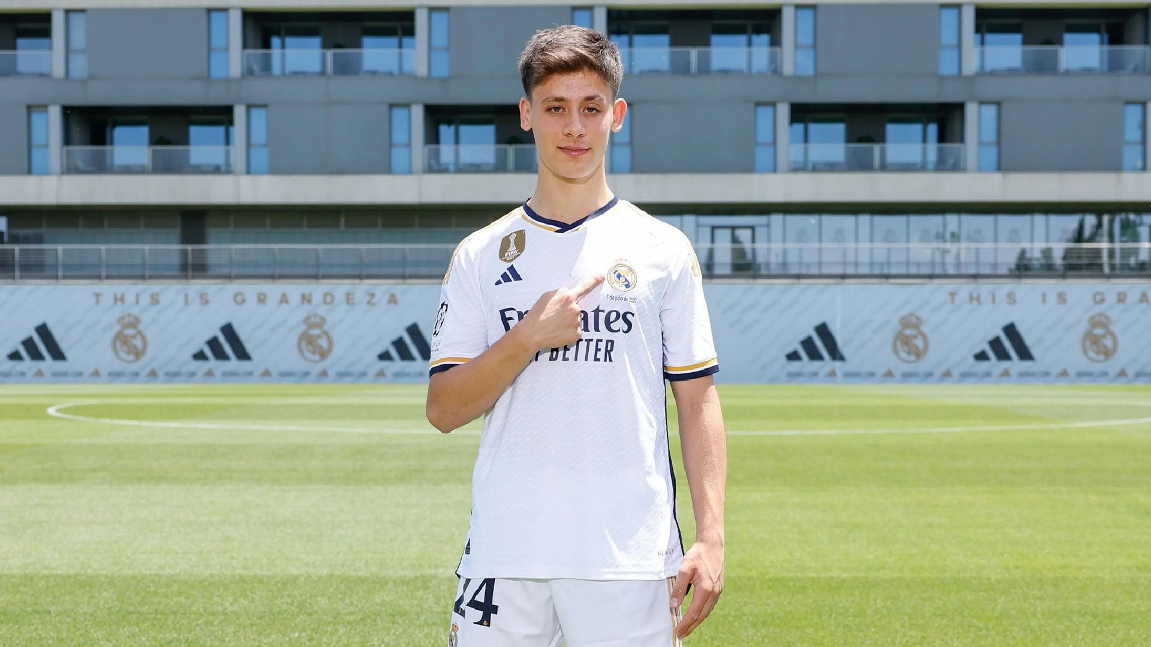 Copertina di Güler dà già spettacolo: show in allenamento e su Twitter solo CR7 ha fatto meglio