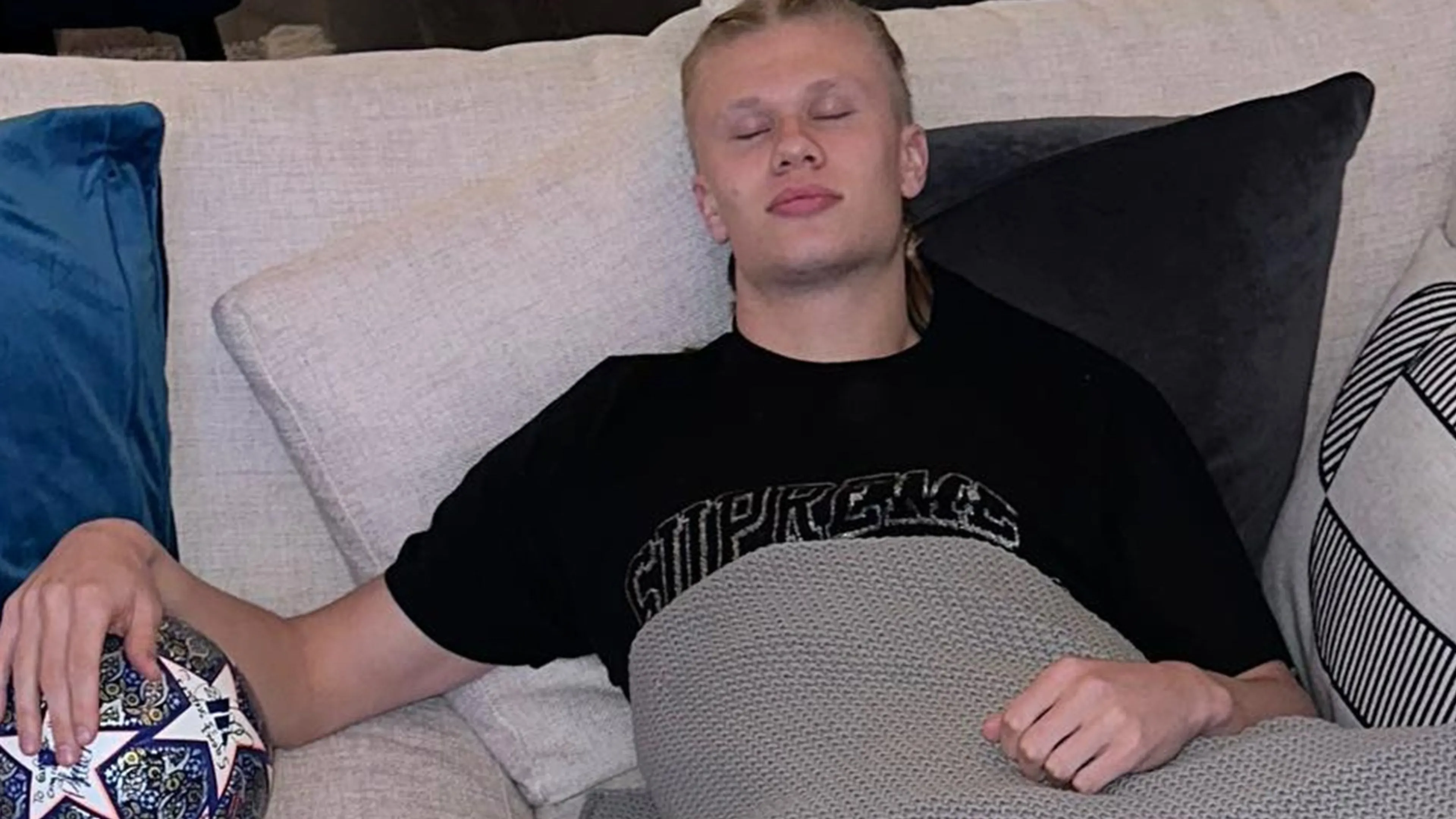 Copertina di Haaland, il segreto per dormire bene. L'ultima trovata del norvegese