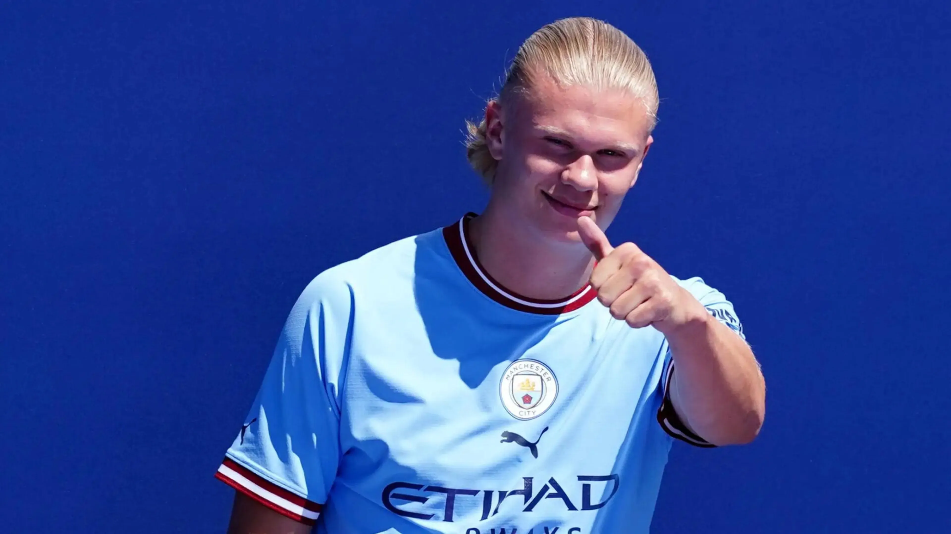 Copertina di Manchester City, Haaland si presenta ed è già in clima derby: “Non mi piace nemmeno nominare quella squadra”
