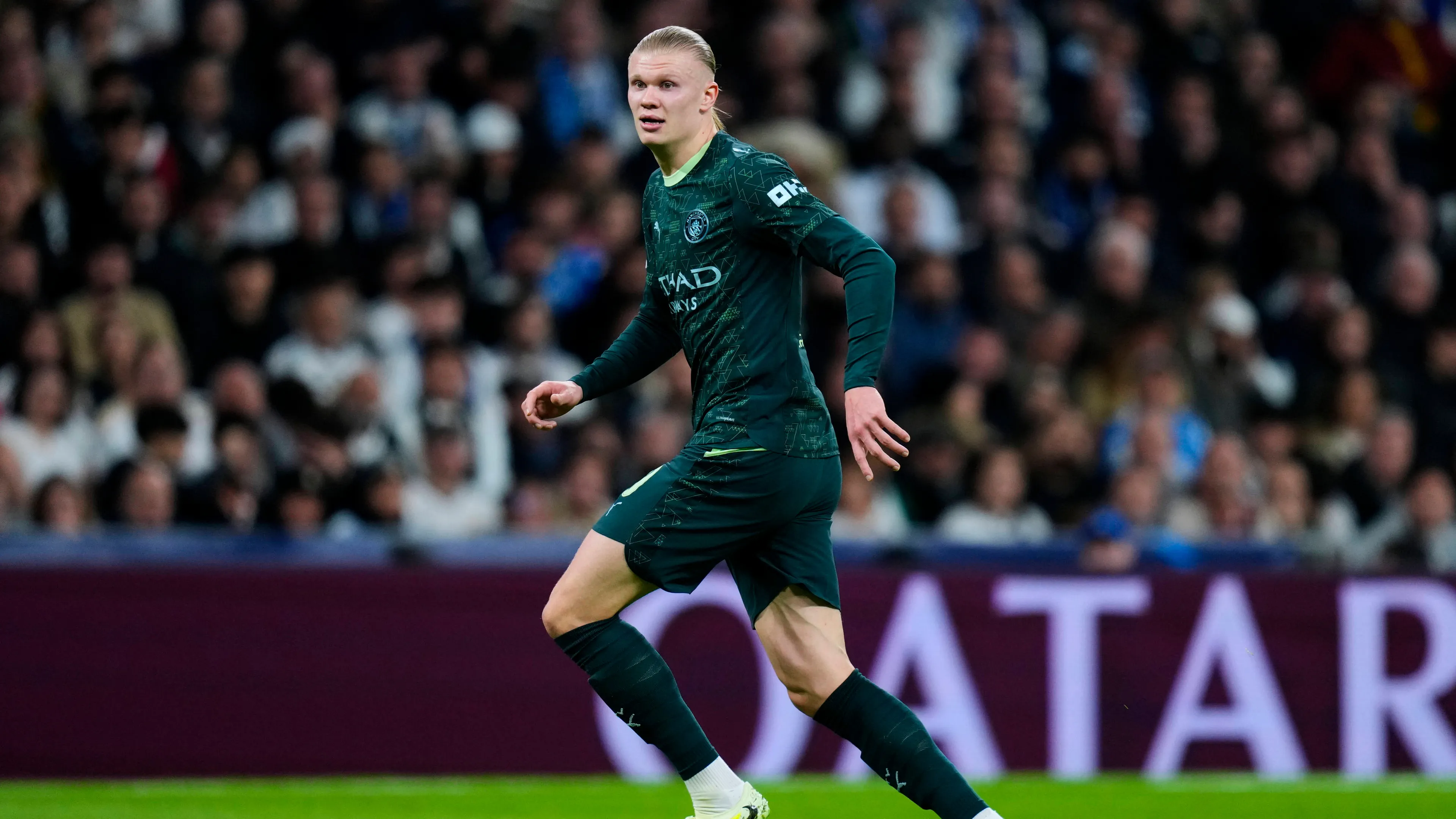 Haaland e la schietta frase alla fidanzata. I social non lo perdonano