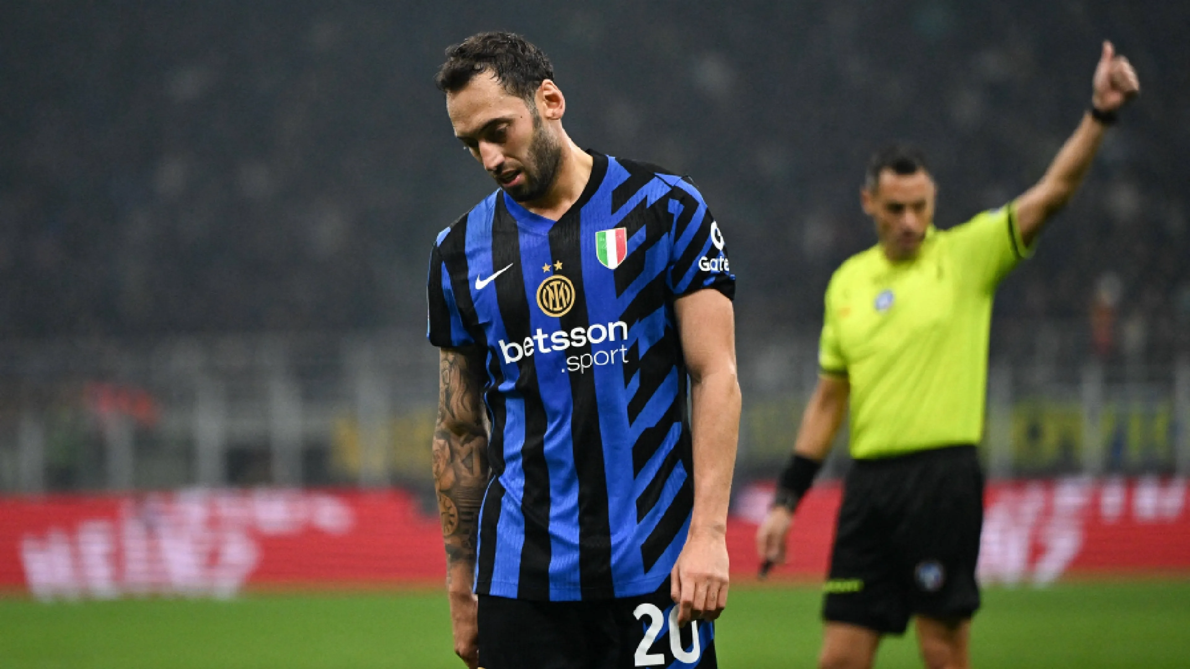 hakan-calhanoglu-inter-napoli-rammaricato