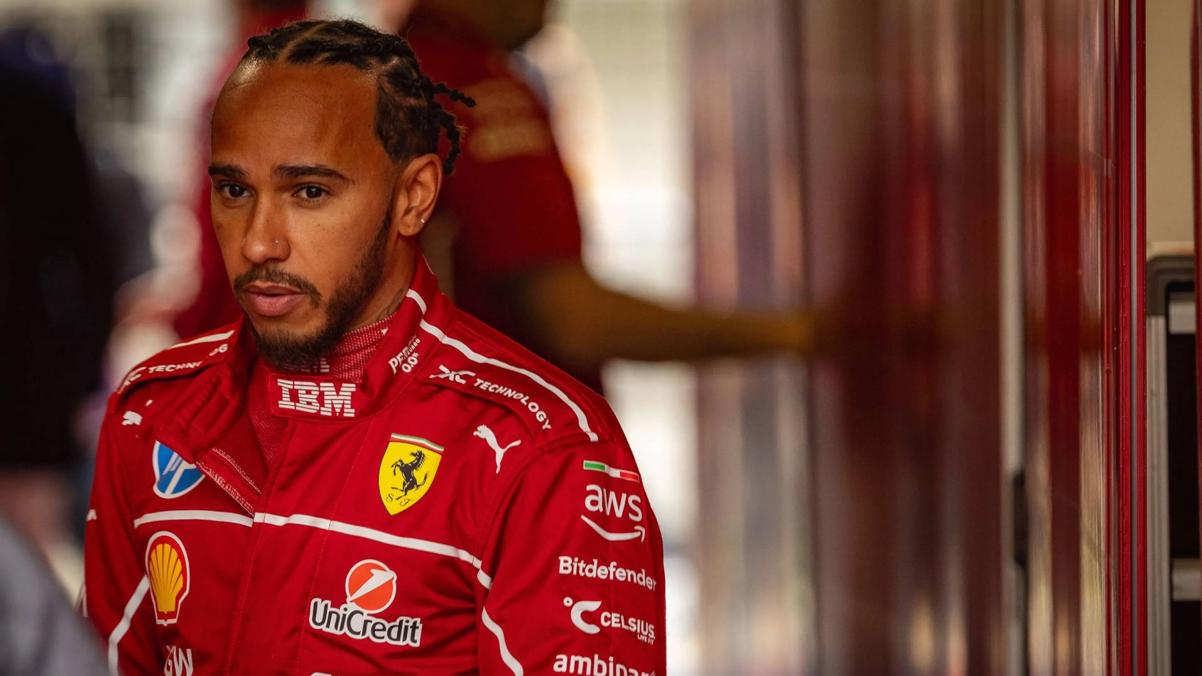 Copertina di Hamilton alla Ferrari è rischiato di saltare a causa dei tifosi di calcio italiani. Il pilota: "Non mentirò, ci ho pensato"