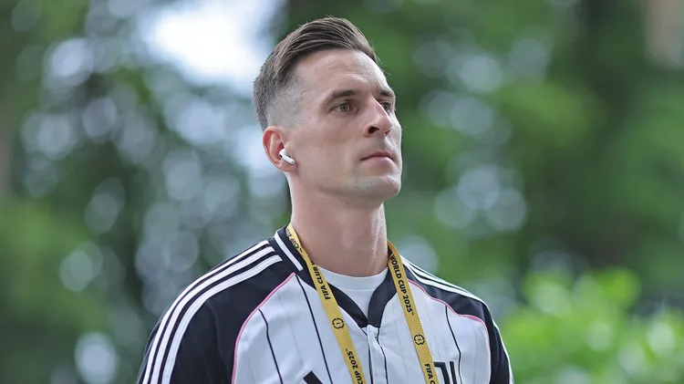 /images/h/a/r/hard-rock-stadium-arkadiusz-milik-of-juventus-arrives-for-the-match-between-real-madrid-and-juventus-in-the-round-of-16-of-the-2025-fifa-club-world-cup-at-the-hard-rock-stadium-this-tuesday-01-30761-heuler-andrey-spp-copyright-xheulerxandreyx-xsppx-spp-en-hean-hade1102jpg_1753467627847.jpg