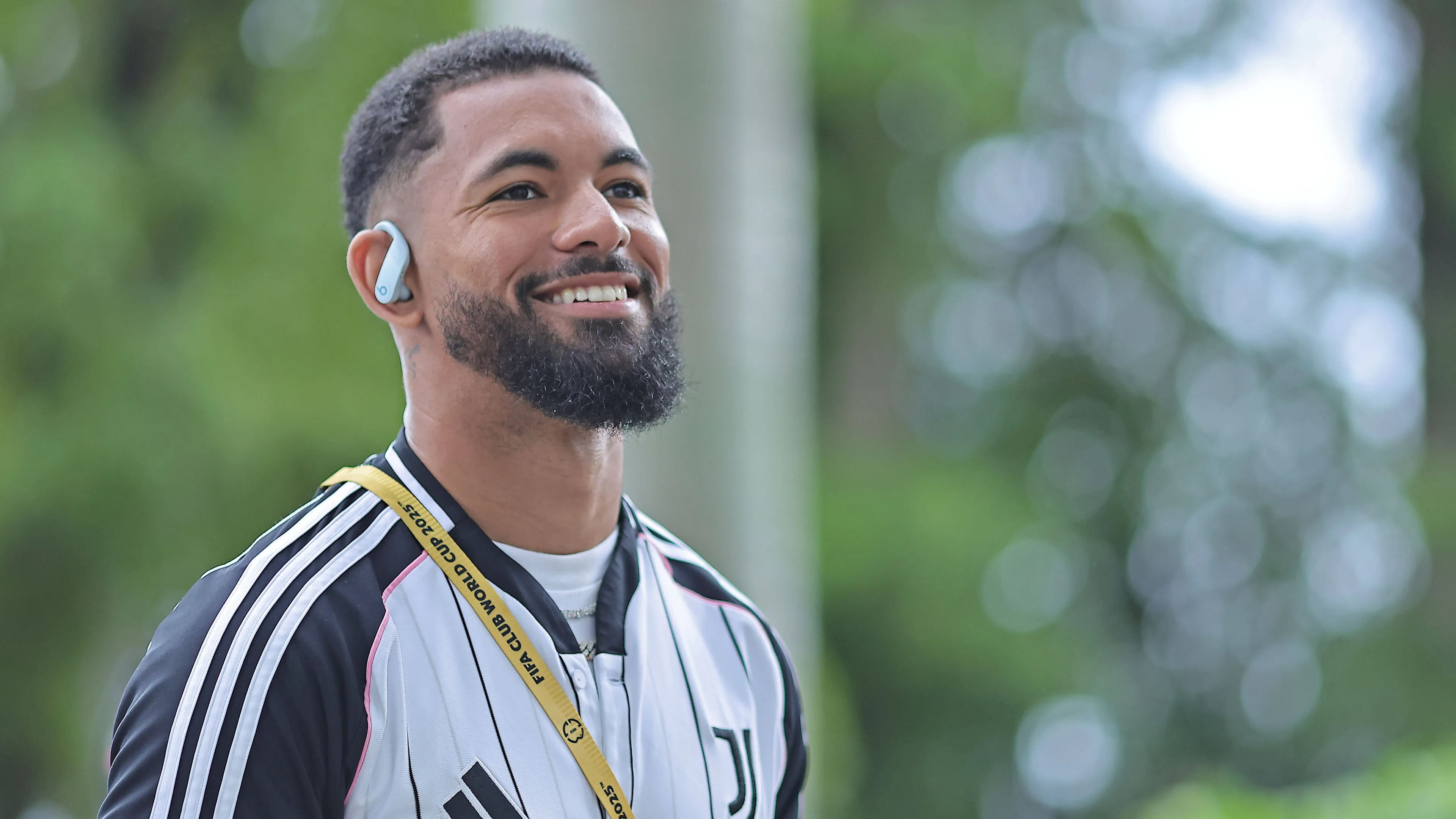 Juventus, asse caldo con il Manchester United: si parla di Douglas Luiz e non solo