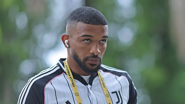 /images/h/a/r/hard-rock-stadium-juventus-gleison-bremer-arrives-for-the-match-between-real-madrid-and-juventus-in-the-round-of-16-of-the-2025-fifa-club-world-cup-at-the-hard-rock-stadium-this-tuesday-01-30761-heuler-andrey-spp-copyright-xheulerxandreyx-xsppx-spp-en-hean-hade1099jpg_1754287799967.jpg