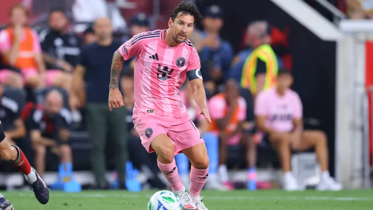 /images/h/a/r/harrison-nj-july-19-lionel-messi-10-of-inter-miami-during-the-first-half-of-the-game-against-the-new-york-red-bulls-on-july-19-2025-at-sports-illustrated-stadium-in-harrison-new-jersey-photo-by-rich-graessle-icon-sportswire-soccer-jul-19-mls-fussball-herren-usa-new-york-red-bulls-vs-inter-miami-cf-editorial-use-only-icon25071913999jpg_1753198194501.jpg