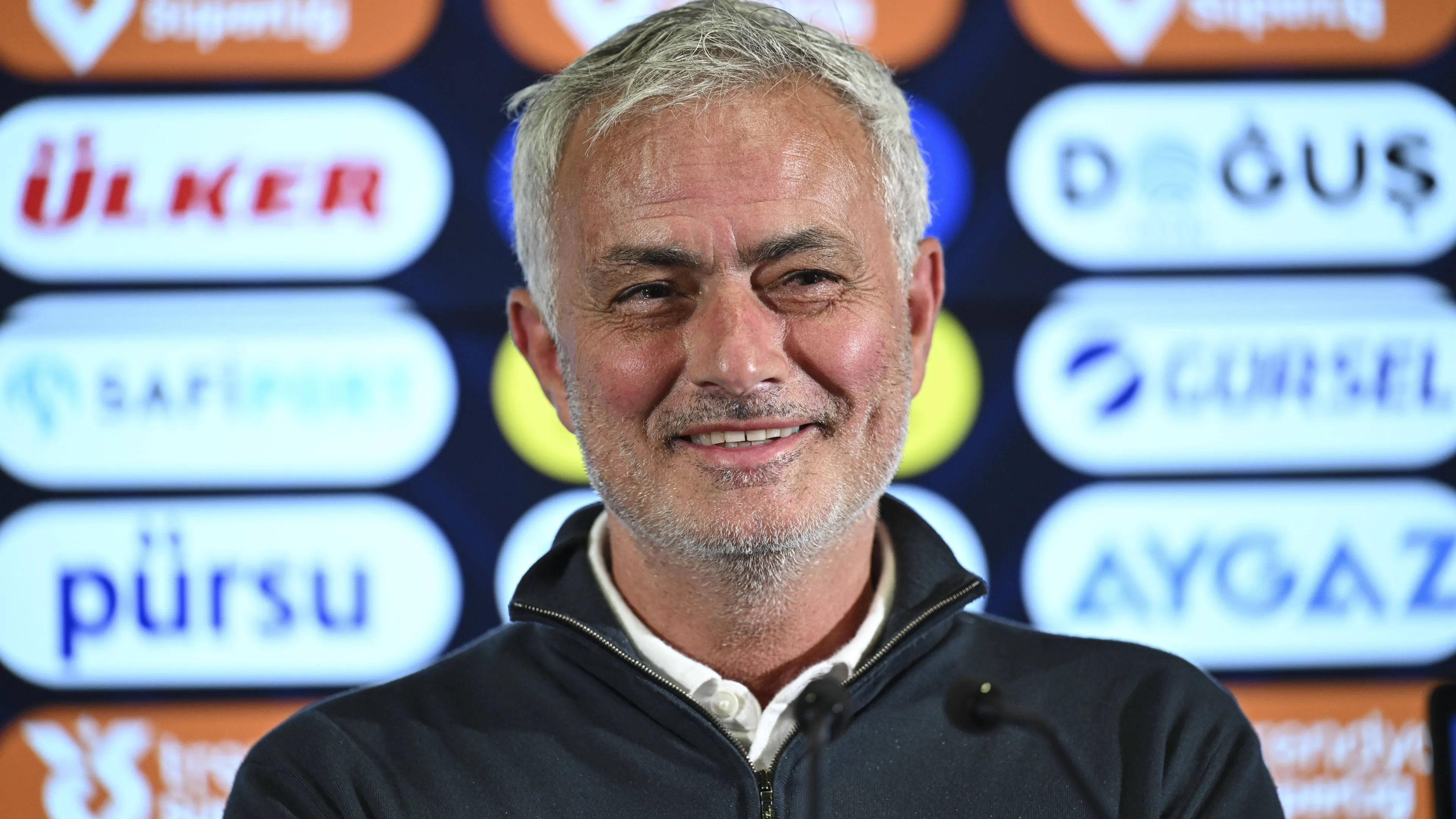 Copertina di Head coach Jose Mourinho of Fenerbahce ISTANBUL TURKIYE MAY 31 Head coach Jose Mourinho of Fenerbahce makes statements during the press conference PK Pressekonferenz following the Turkish Super Lig week 38 football match between Fenerbahce and TUMOSAN Konyaspor at Ulker Stadium in Istanbul Turkiye on May 31 2025 Oguz Yeter Anadolu Istanbul Turkey Editorial use only Please get in touch for any other usage Copyright x2025xAnadoluxOguzxYeterx