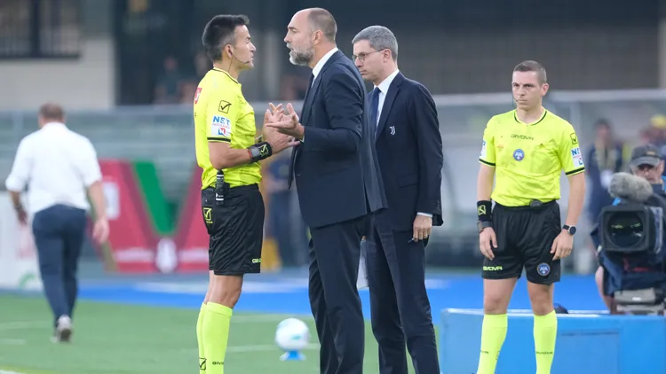 /images/h/e/l/hellas-verona-fc-v-juventus-fc-serie-a-igor-tudor-head-coach-of-juventus-fc-discusses-with-the-referee-of-the-match-antonio-rapuano-of-the-rimini-delegation-during-the-soccer-match-between-hellas-verona-fc-and-juventus-fc-md4-of-the-serie-a-enilive-italian-soccer-championship-2025-2026-at-marcantonio-bentegodi-stadium-in-verona-italy-on-september-20-2025-verona-italy-italy-copyright-xrobertoxtommasinix-originalfilenametommasini-hellasve250920npjfwjpgjpg_1758638927763.jpg