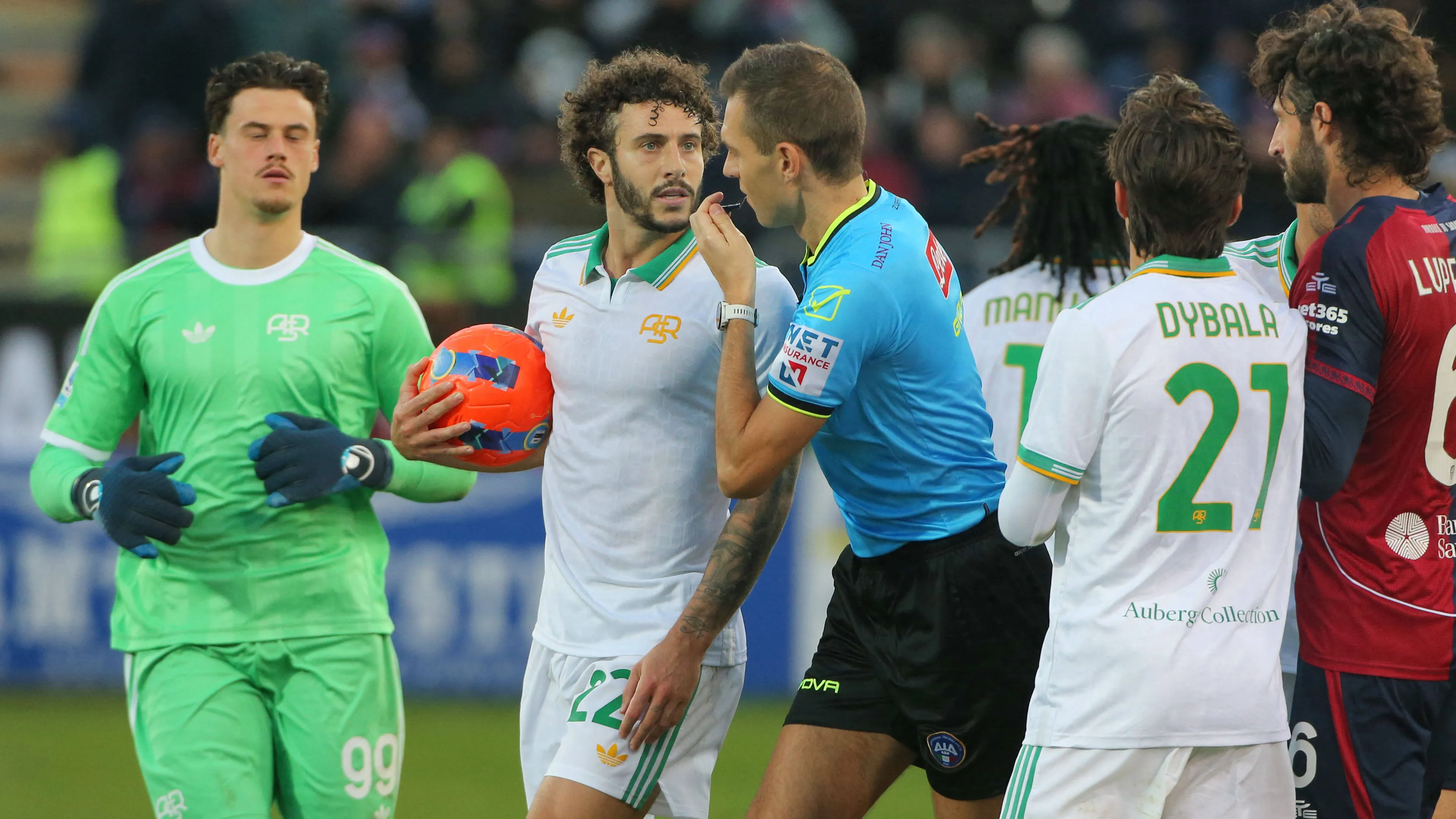 Hermoso, bordata in conferenza stampa a Folorunsho