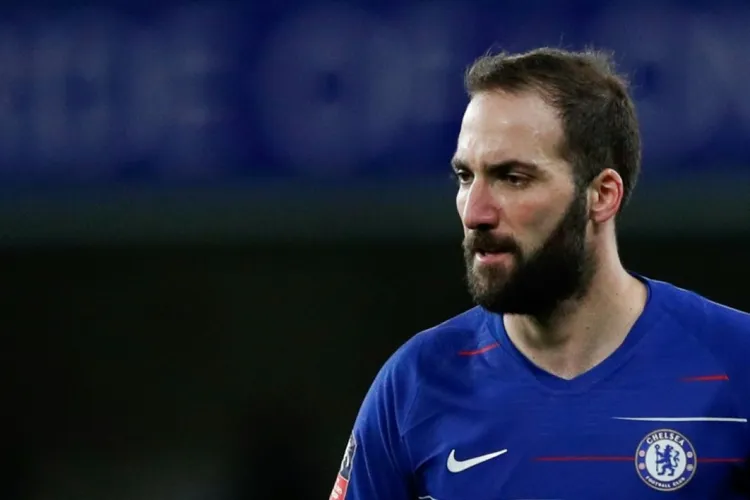 /images/h/i/g/higuain-si-battibecca-con-larbitro.jpg