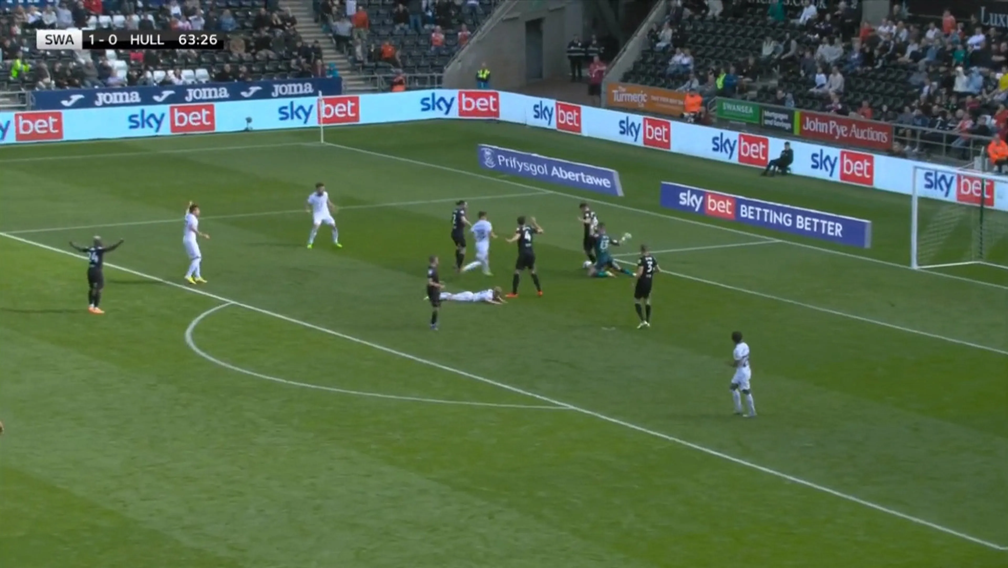 Copertina di Il comico goal regalato dall’Hull allo Swansea: portiere e difensore fanno qualcosa di inspiegabile (VIDEO)