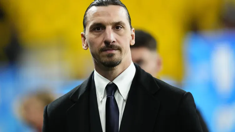 /images/i/b/r/Ibrahimovic-nel-prepartita-della-finale-di-Supercoppa-Italiana.jpg