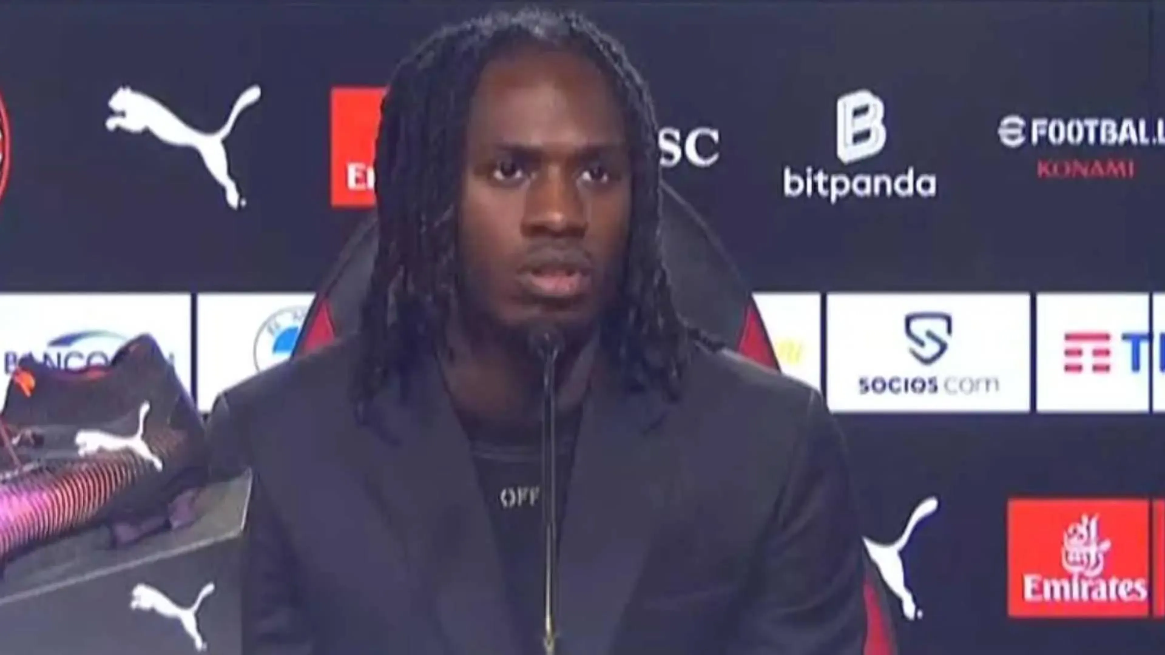 Presentazione Bondo, Ibrahimovic corregge la postura dell'ex Monza in conferenza (VIDEO)