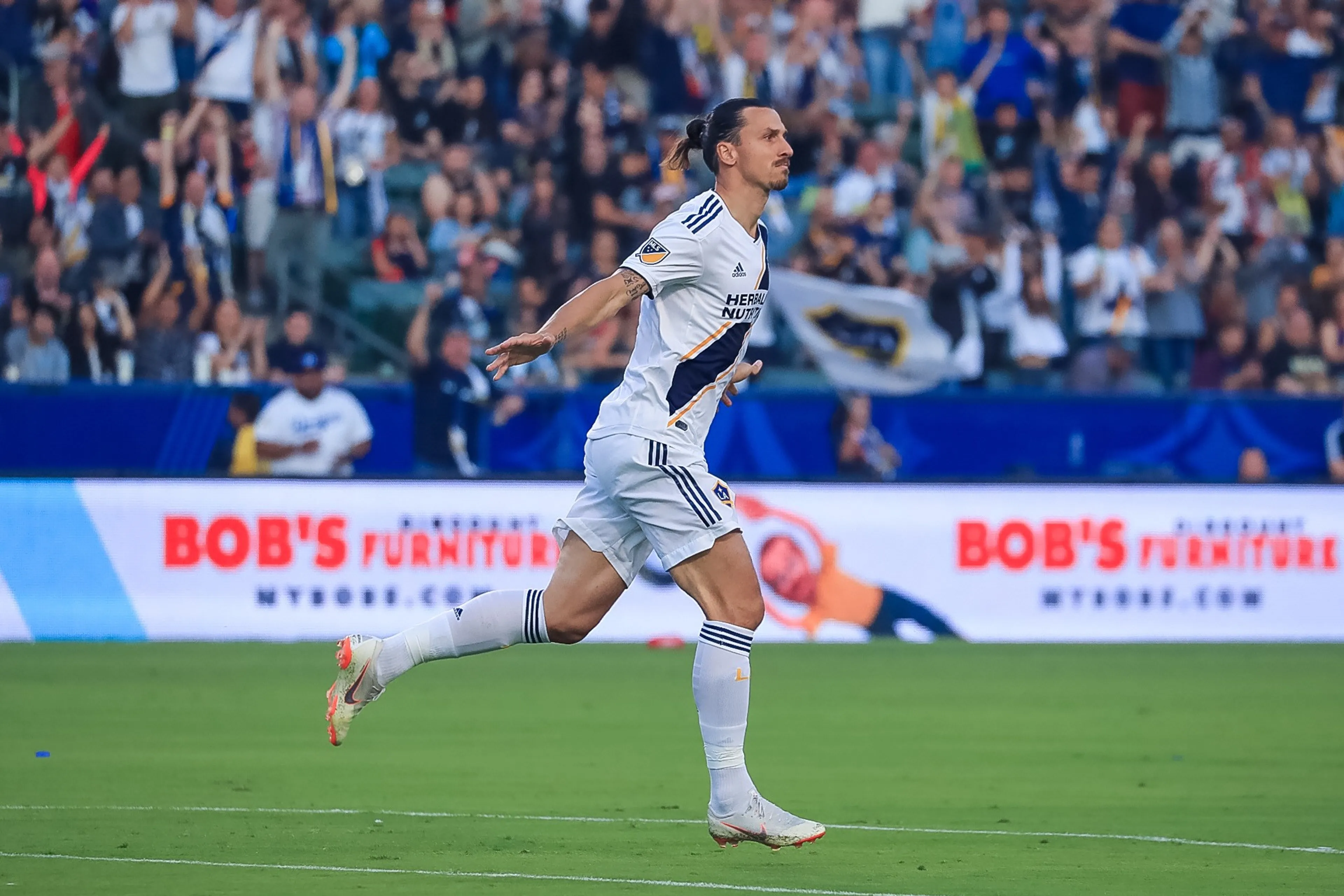 Copertina di “90 minuti di insulti ai compagni”, lo show di Ibrahimovic ai tempi dei Galaxy